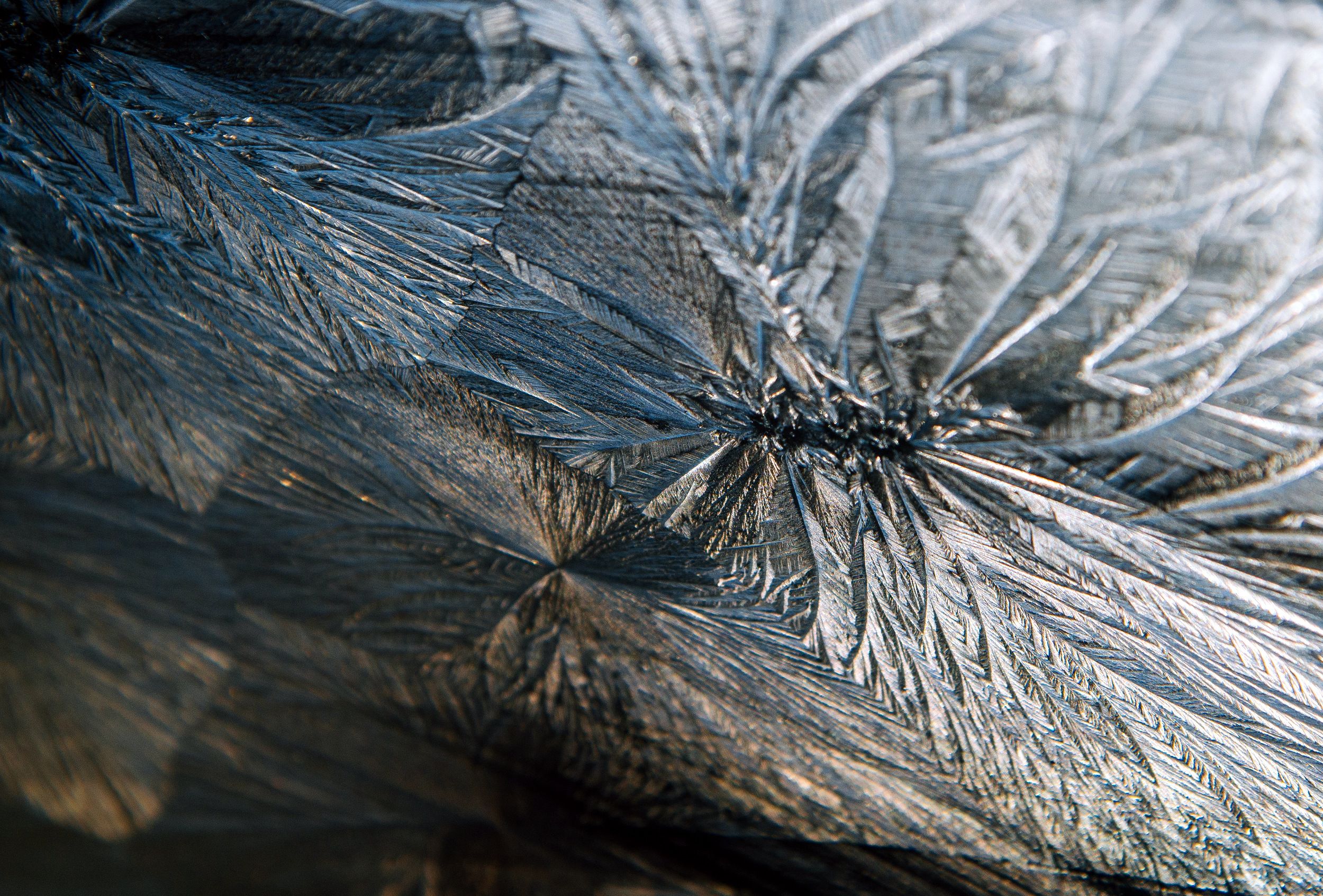 Close-up of Intricate Frost Patterns on Surface · Free Stock Photo