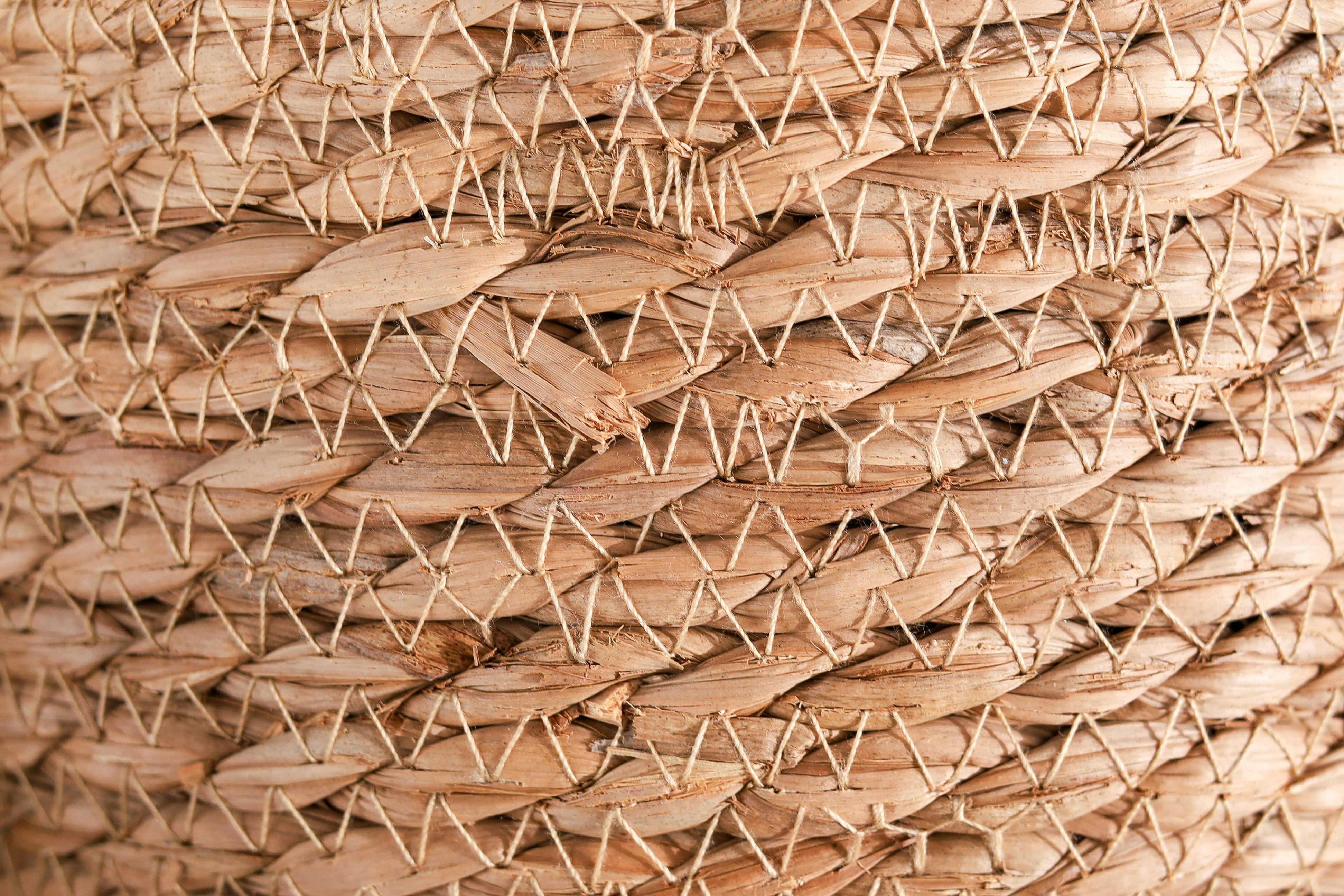 Δωρεάν Λεπτομερής μακροσκοπική άποψη ενός υφαντού καλαθιού που παρουσιάζει φυσικές ίνες και χειροποίητη κατασκευή. Φωτογραφία από στοκ φωτογραφιών