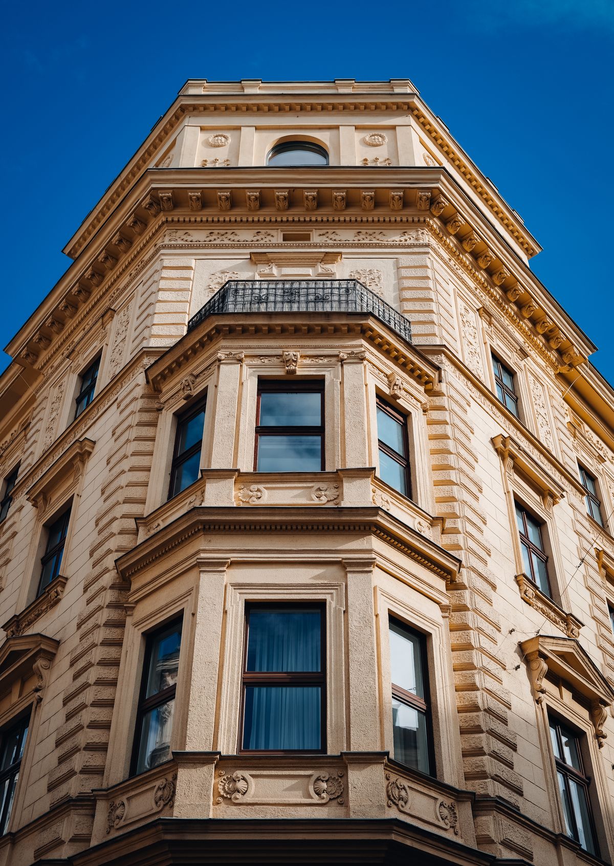 Facade of Classic Building · Free Stock Photo