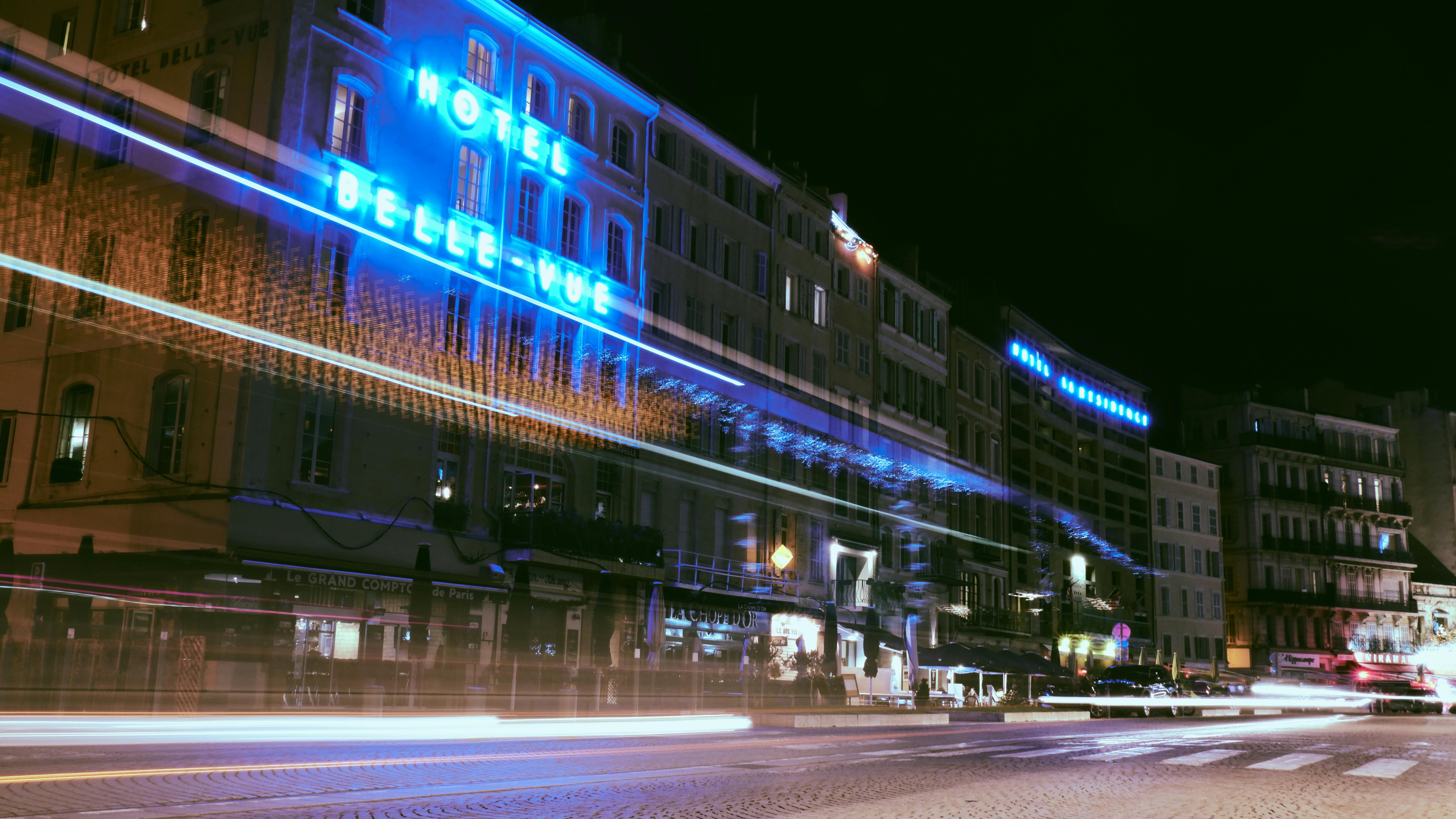 Uber adding hotel bookings — Photo by Nils Rotura on Pexels