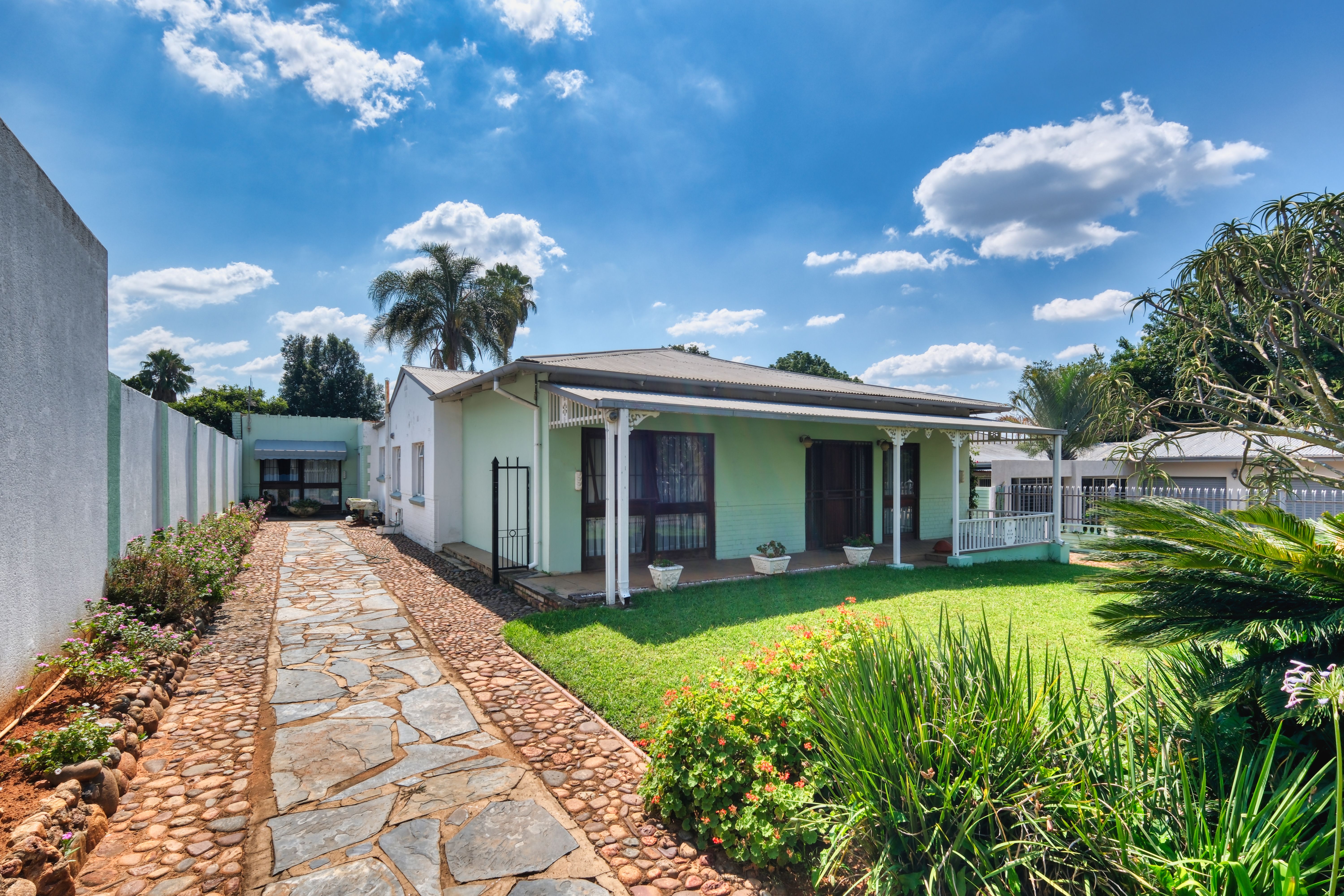 property management, landlord tools, tenant screening, rental income, real estate investing, lease agreements — Photo by Alex
