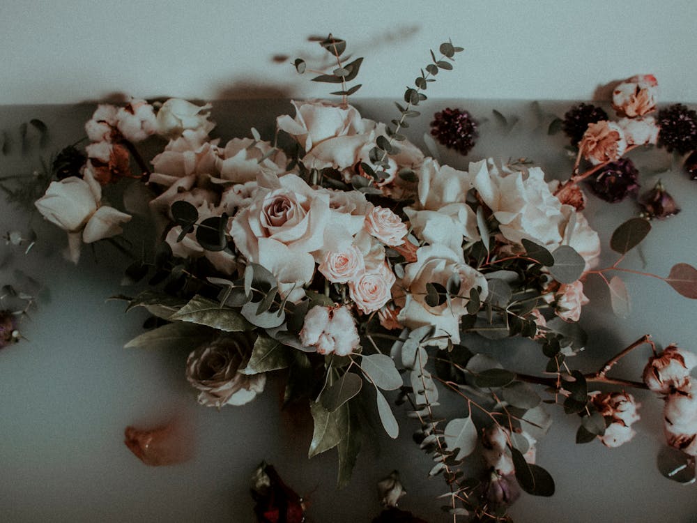Free White and Pink Flower Bouquet Stock Photo