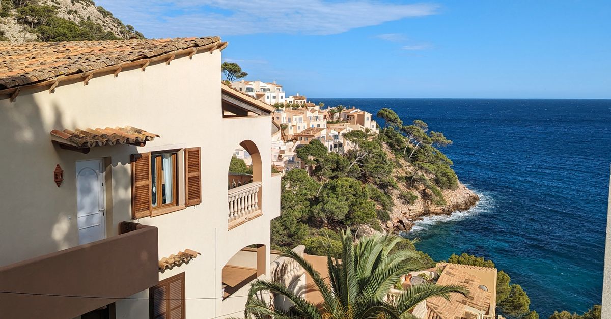 Coastal Mediterranean Architecture with Ocean View · Free Stock Photo