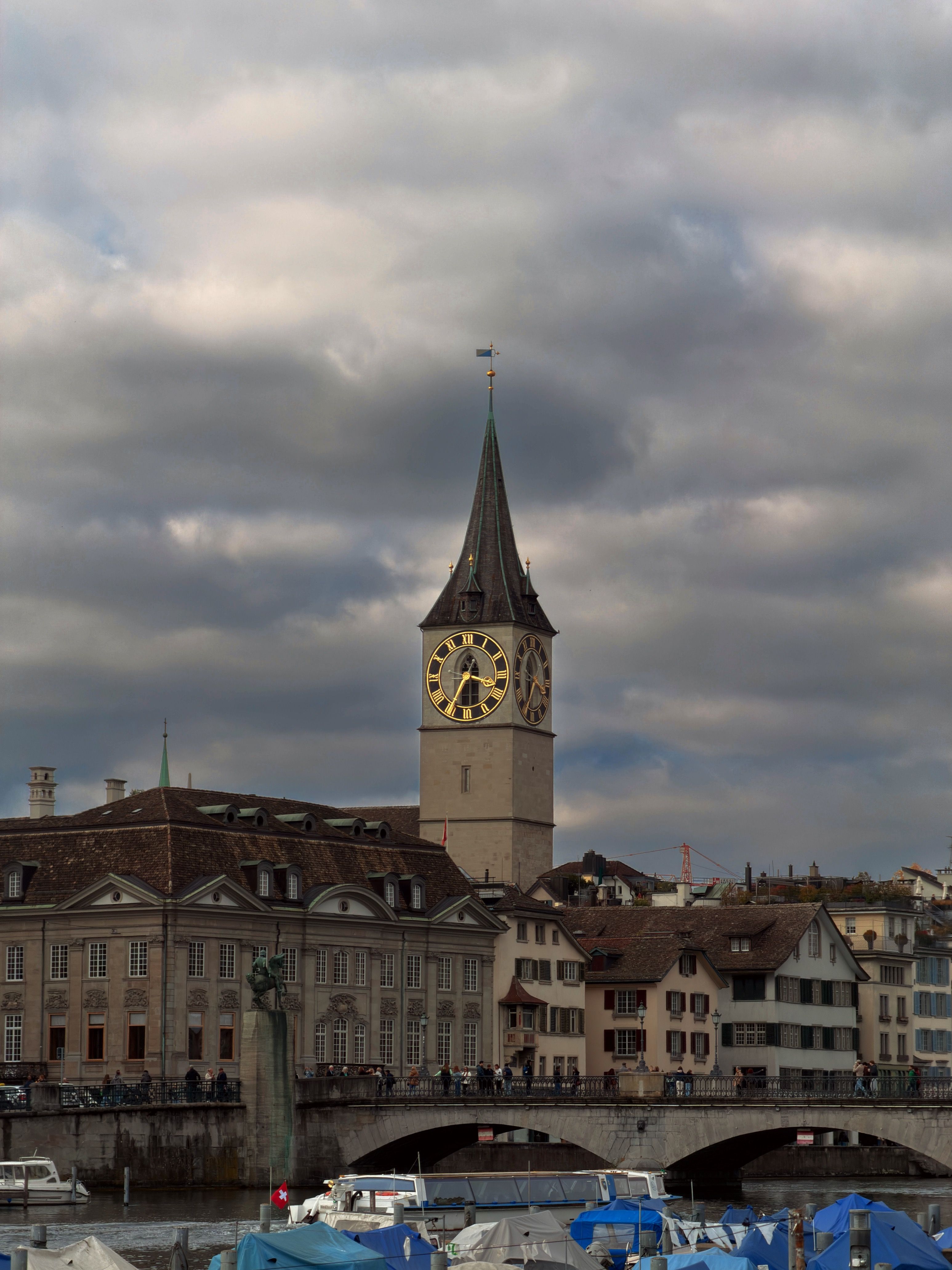 Historic St. Peter's Church Tower in Zurich Skyline · Free Stock Photo
