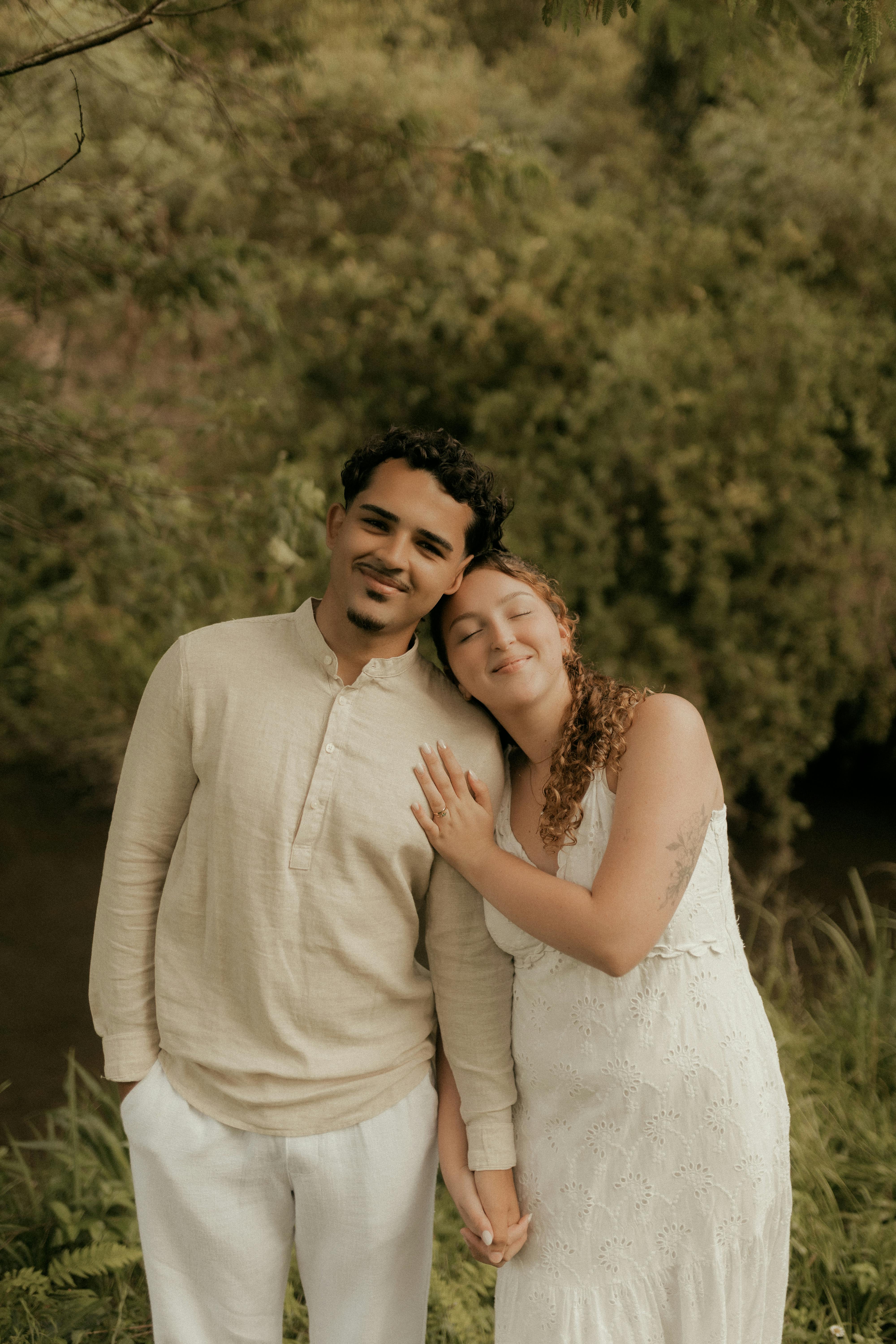 Free A loving couple shares a tender moment in a lush, serene nature setting during the daytime. Stock Photo