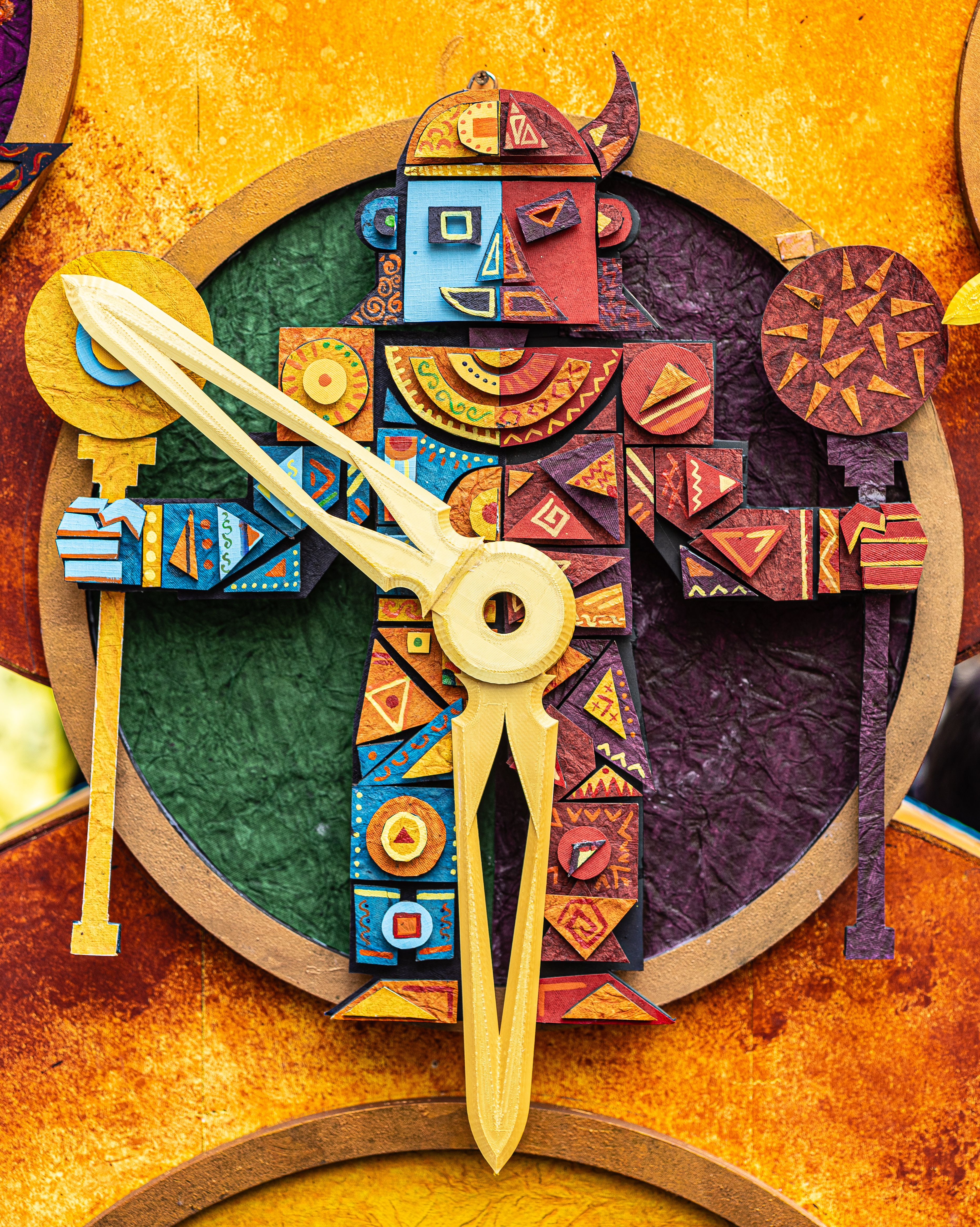 Colorful Tribal Figure Wall Clock in Mumbai · Free Stock Photo