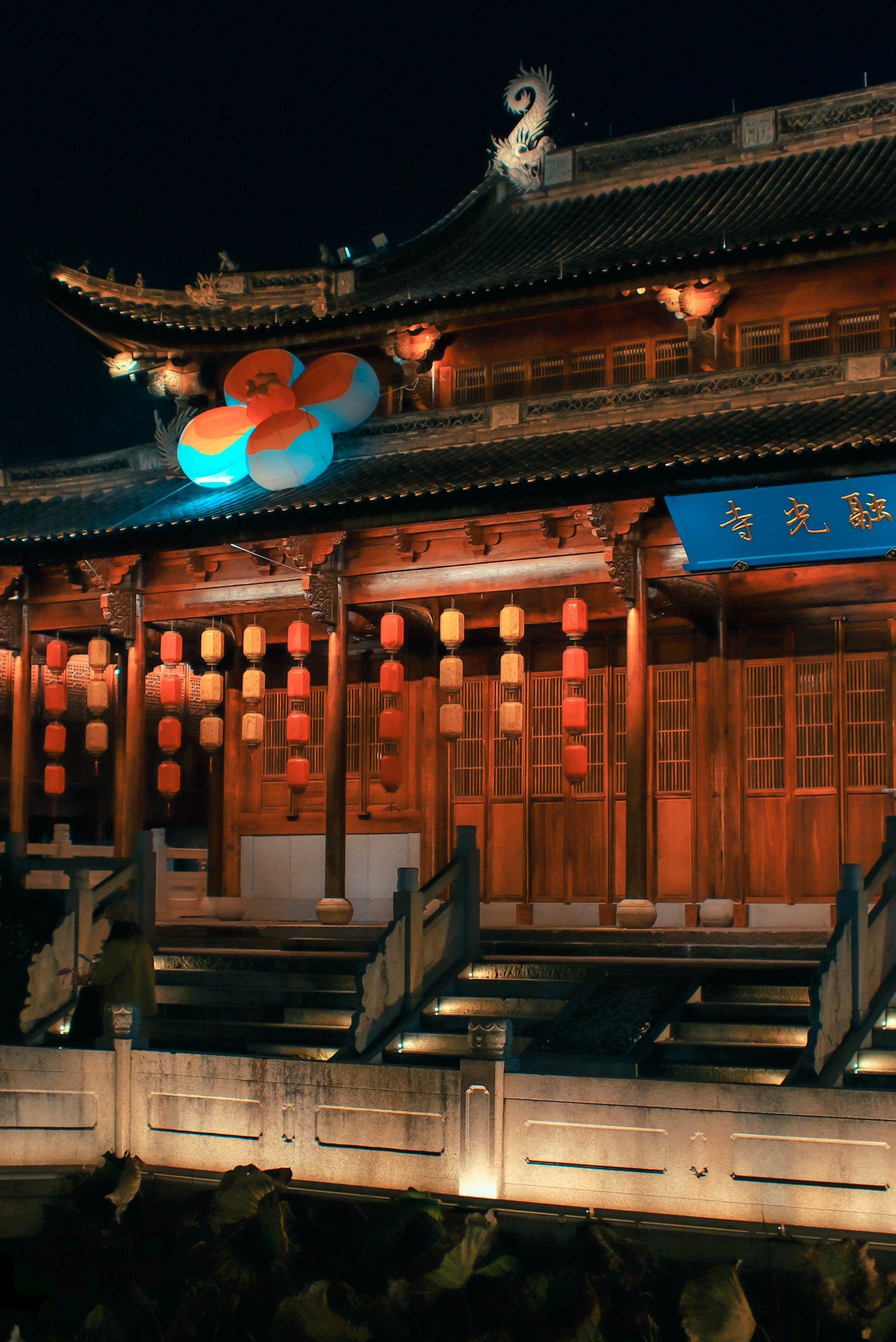 Traditional Chinese Temple at Night with Lanterns · Free Stock Photo