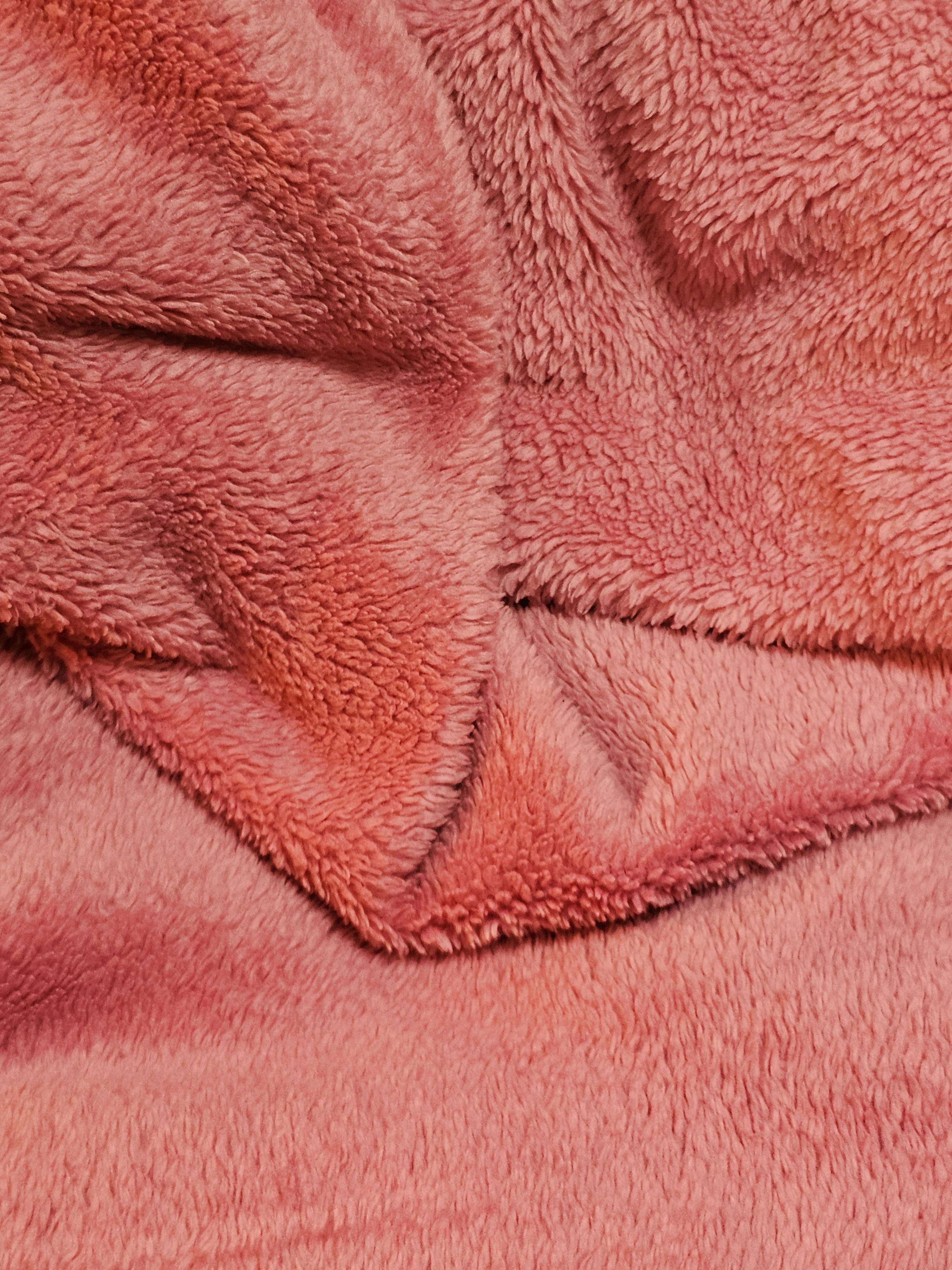 Kostenlos Nahaufnahme einer flauschigen, rosa Fleecedecke, die ihre weiche Textur zeigt. Stock-Foto