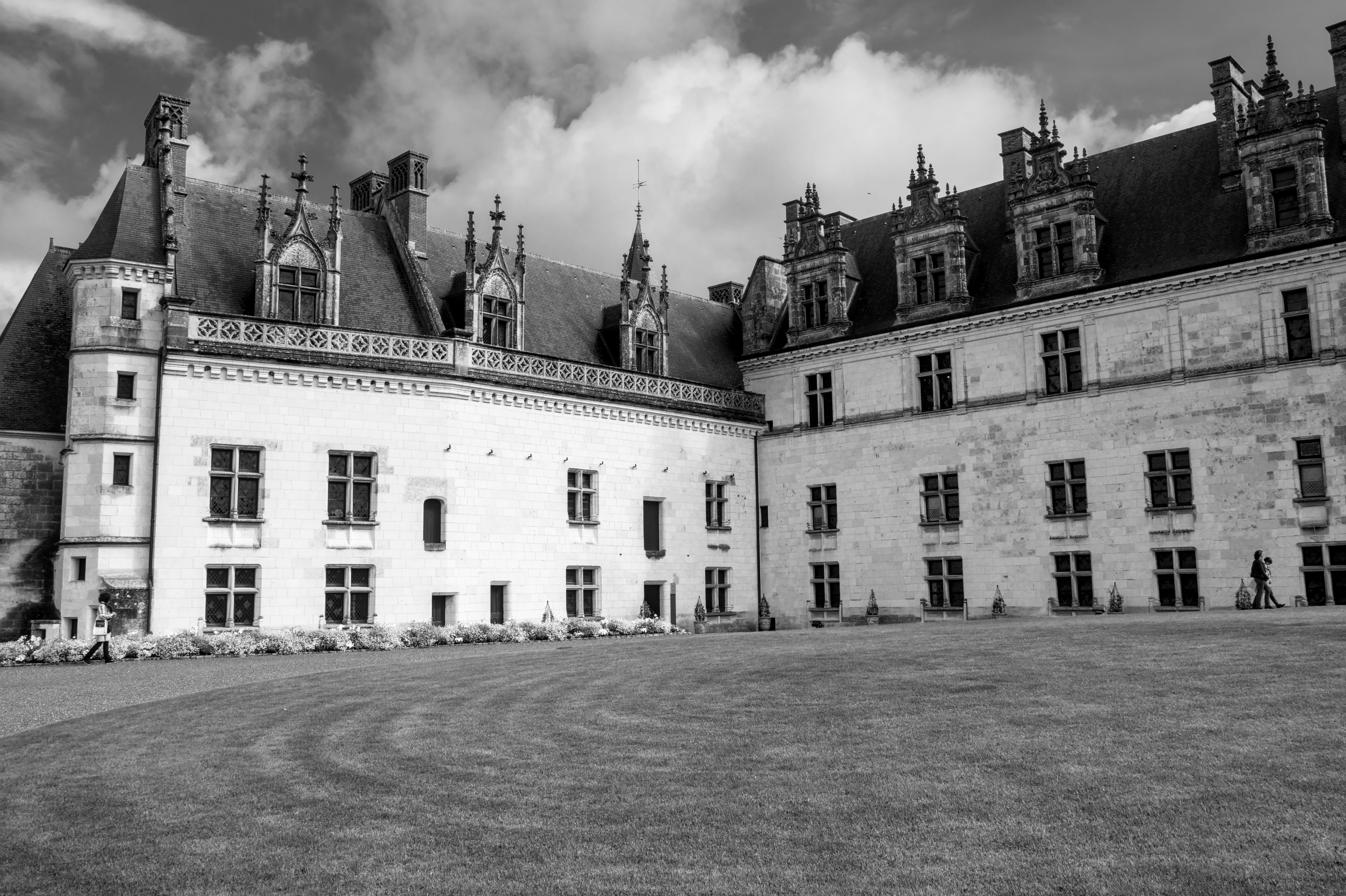 Le Secret des Ombres qui dansent dans le Manoir des Pas Perdus : Quand les Ténèbres Refusent de Livr