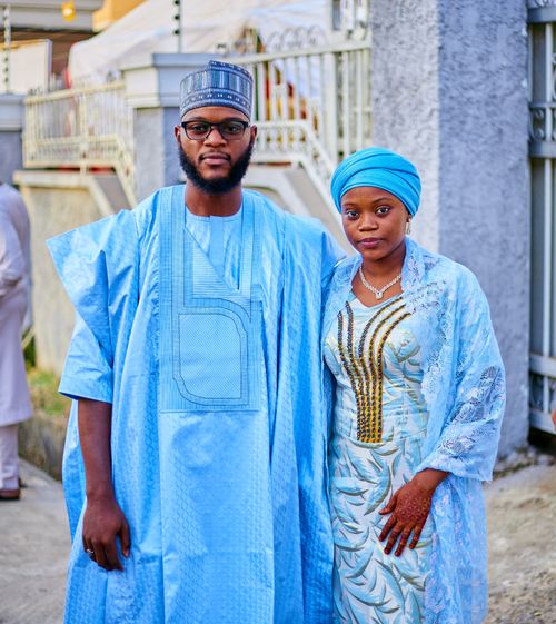 Free A couple in vibrant traditional Nigerian attire poses outdoors, showcasing cultural elegance. Stock Photo