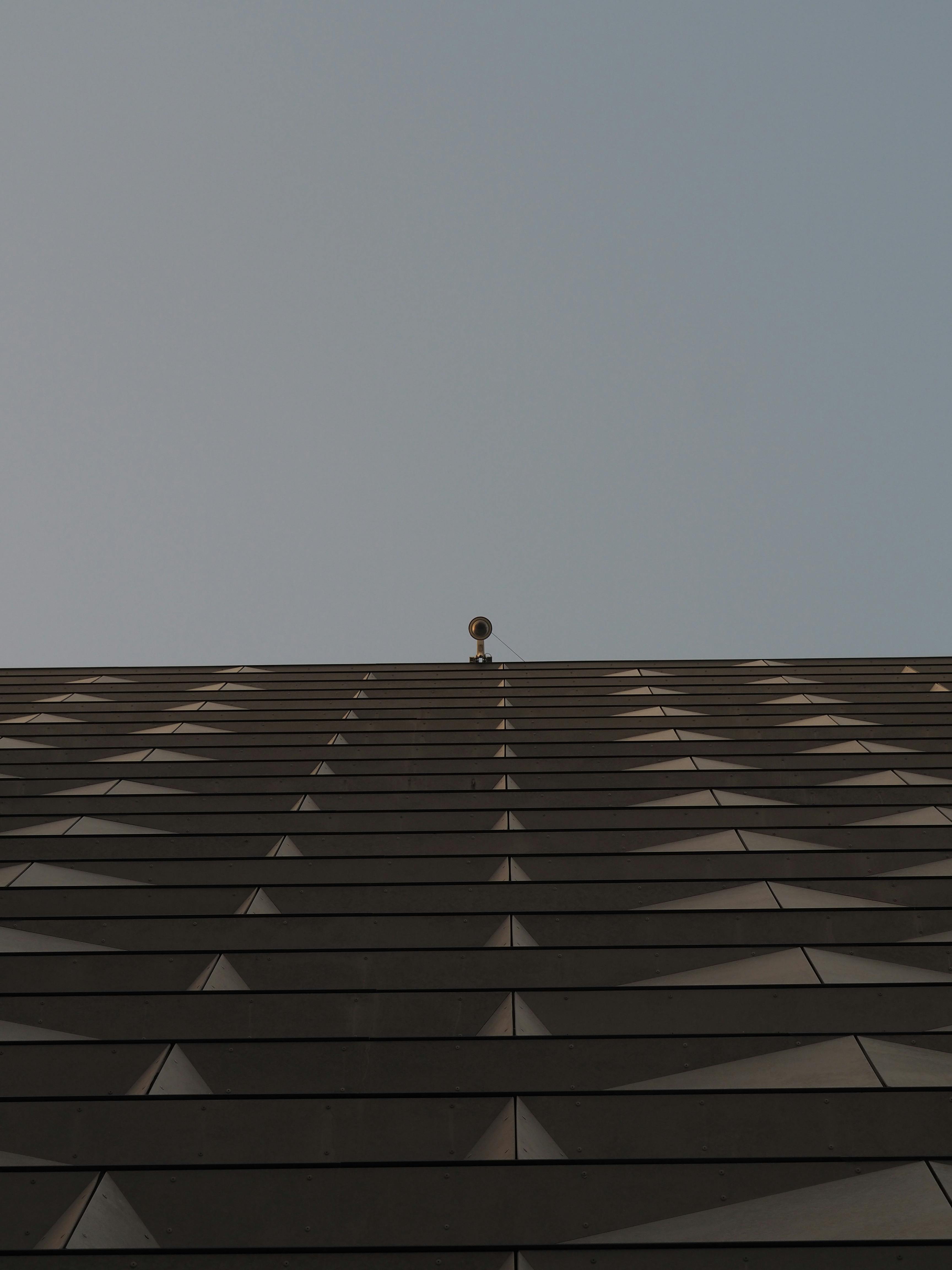 Free Minimalist view of a modern building facade in Hong Kong, showcasing sleek lines and geometric patterns. Stock Photo