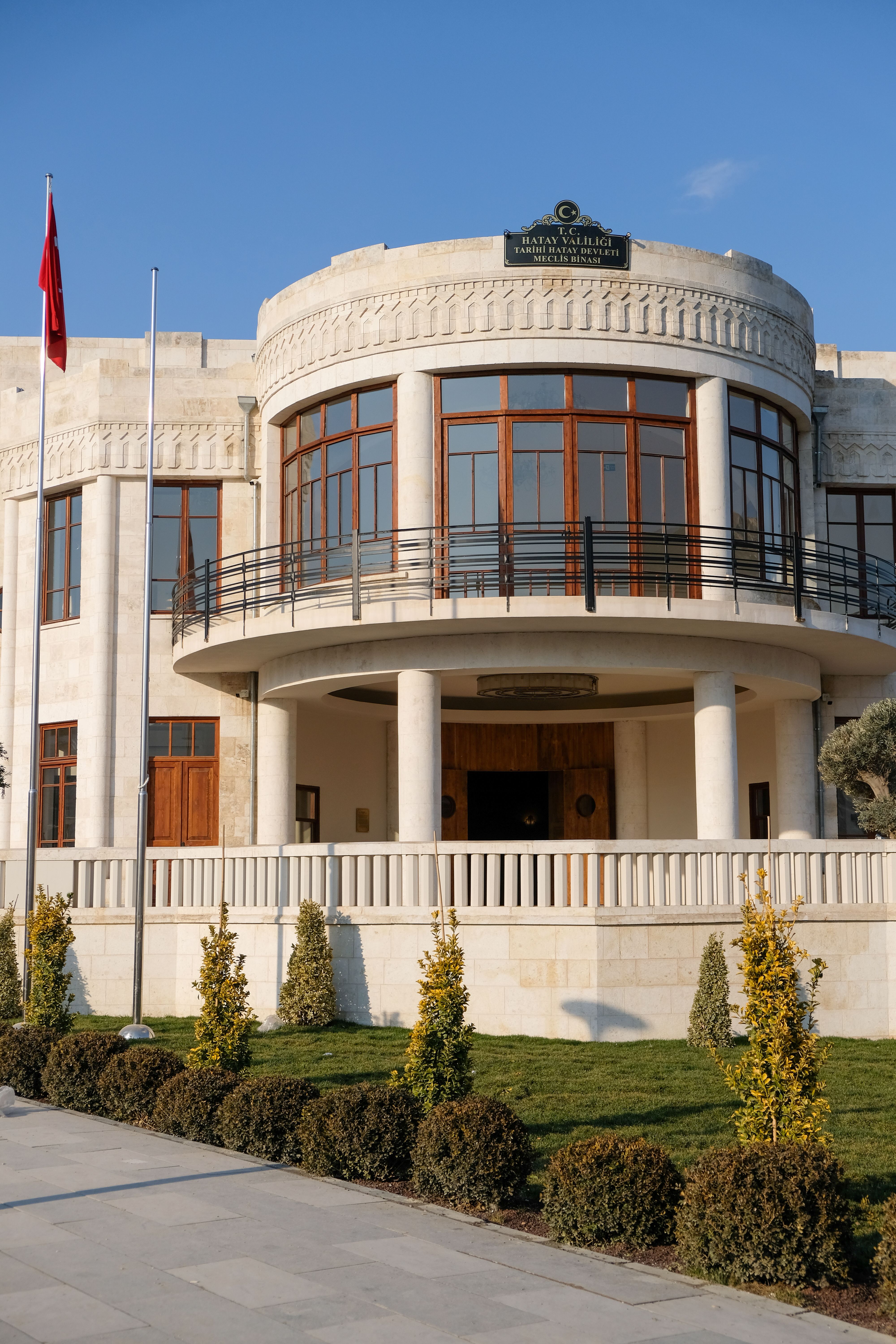Elegant Government Building with Turkish Flag · Free Stock Photo