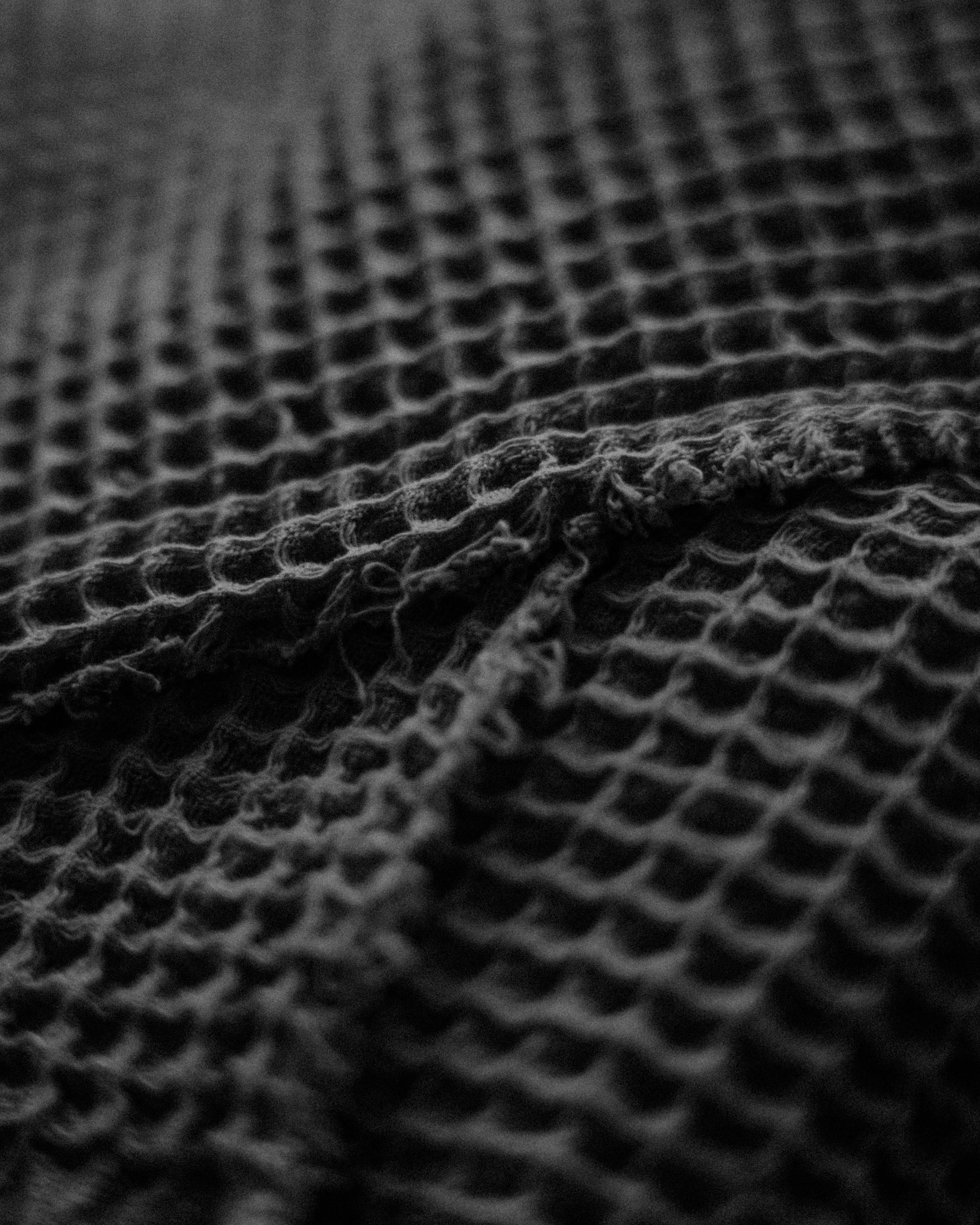 Miễn phí Họa tiết vải đen dạng lưới chi tiết với các mảng tối và mép sờn, tạo nên vẻ ngoài u ám và kịch tính. Ảnh lưu trữ