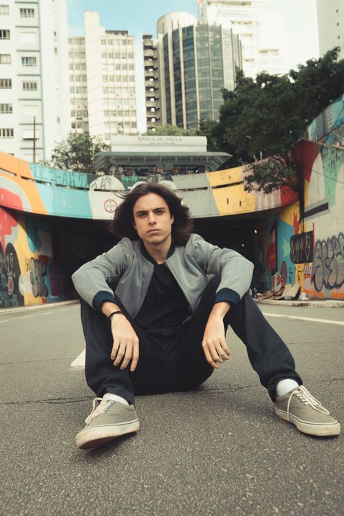 Free Young man posing in front of vibrant street art in São Paulo, Brasil. Stock Photo
