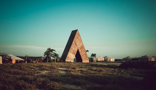 Foto stok gratis bangunan, berbentuk segitiga, kesenian