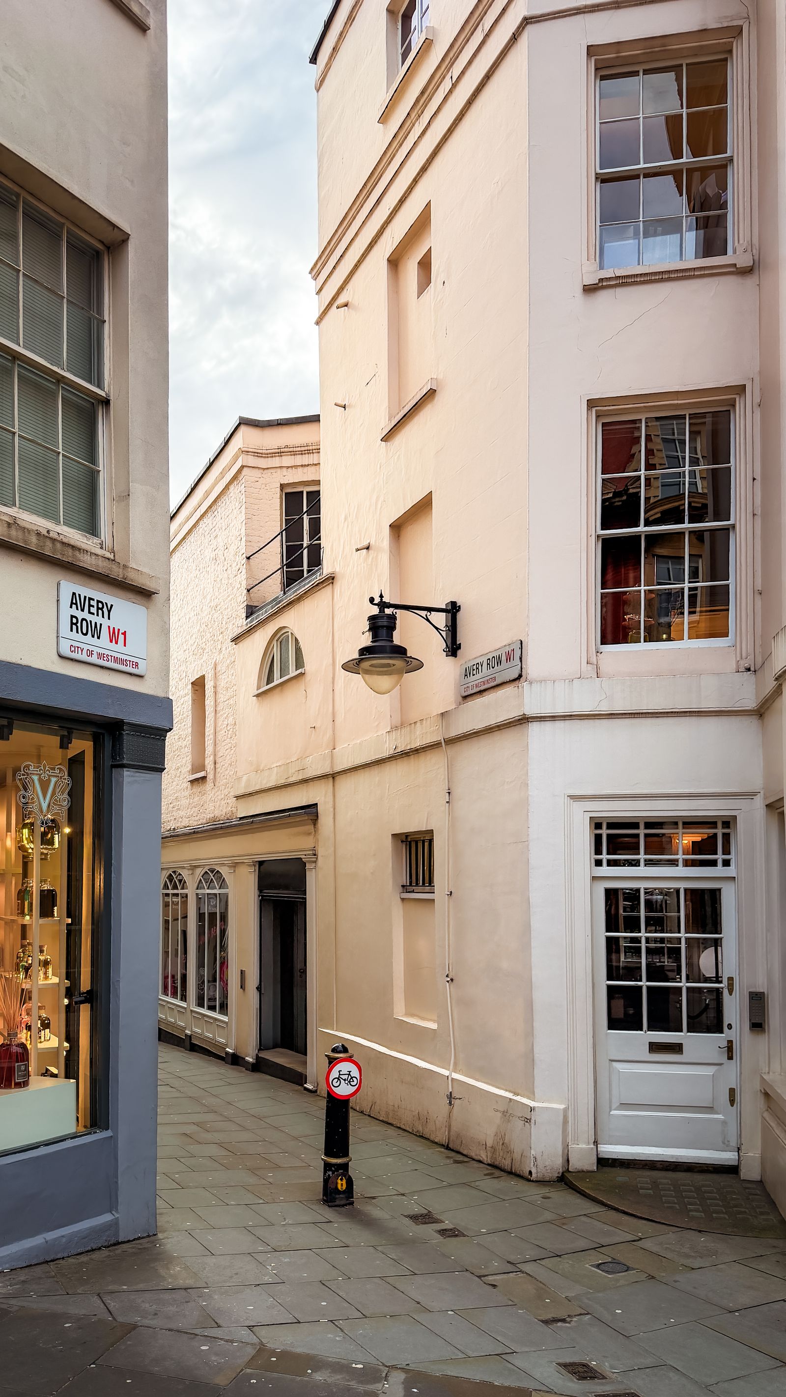 Historic streets and architecture in Mayfair, London