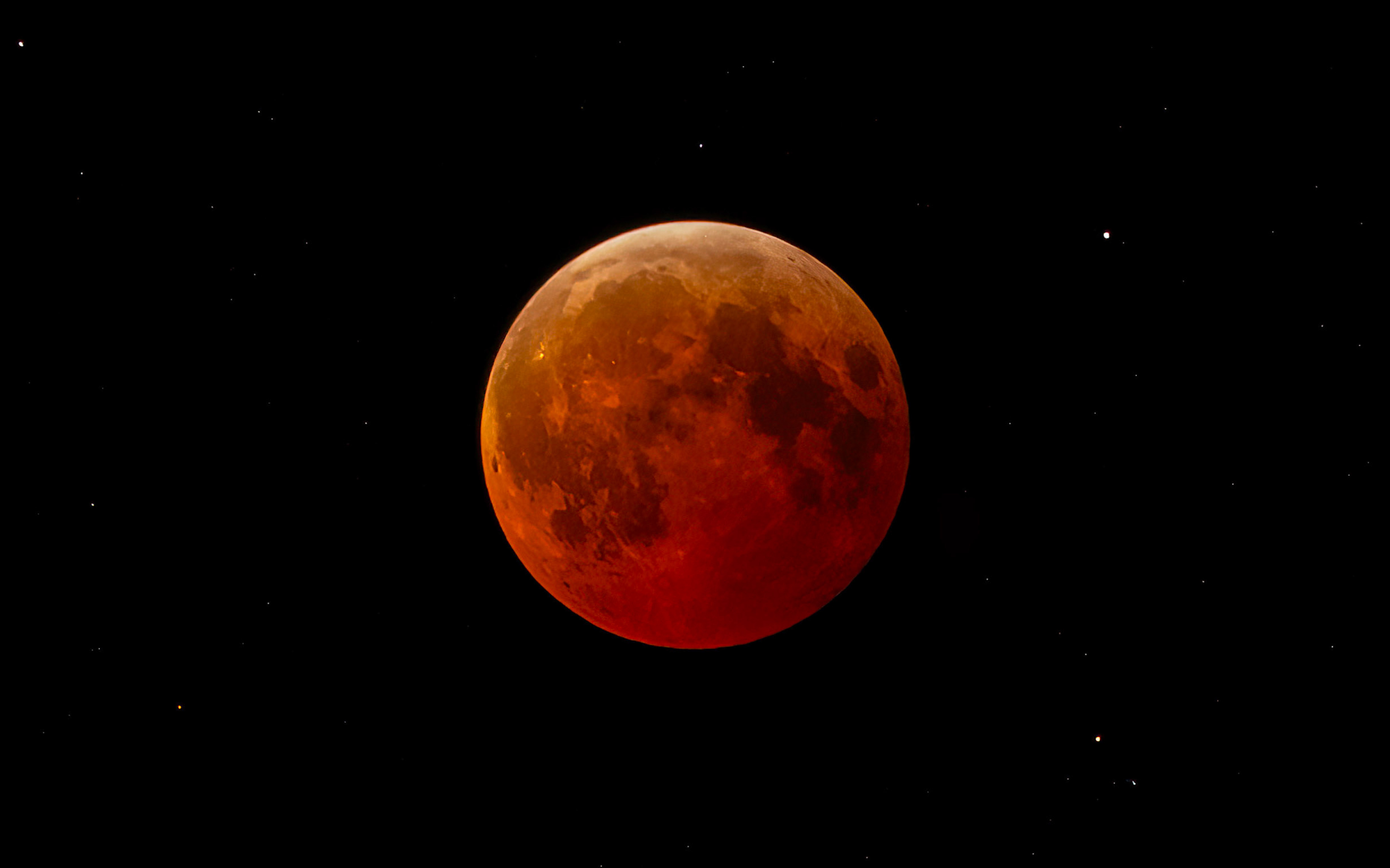 Stunning Blood Moon During Lunar Eclipse · Free Stock Photo