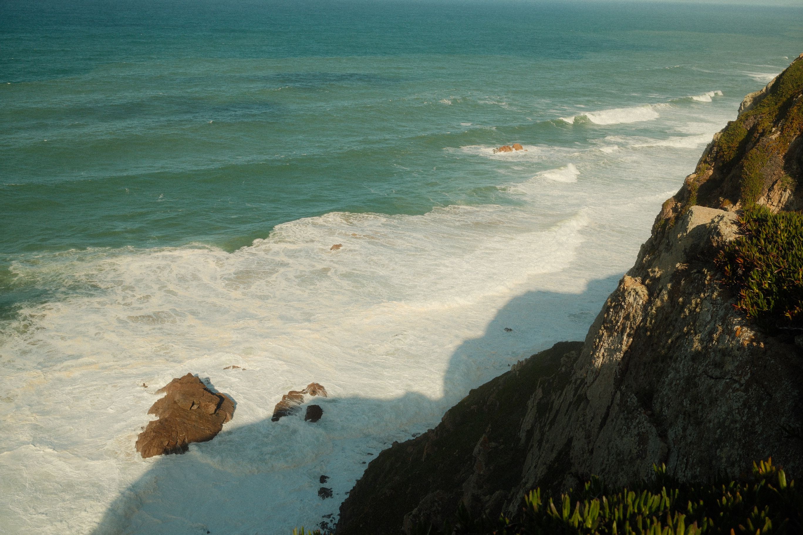 Dramatic Seascape Along Colares Cliffs in Portugal · Free Stock Photo
