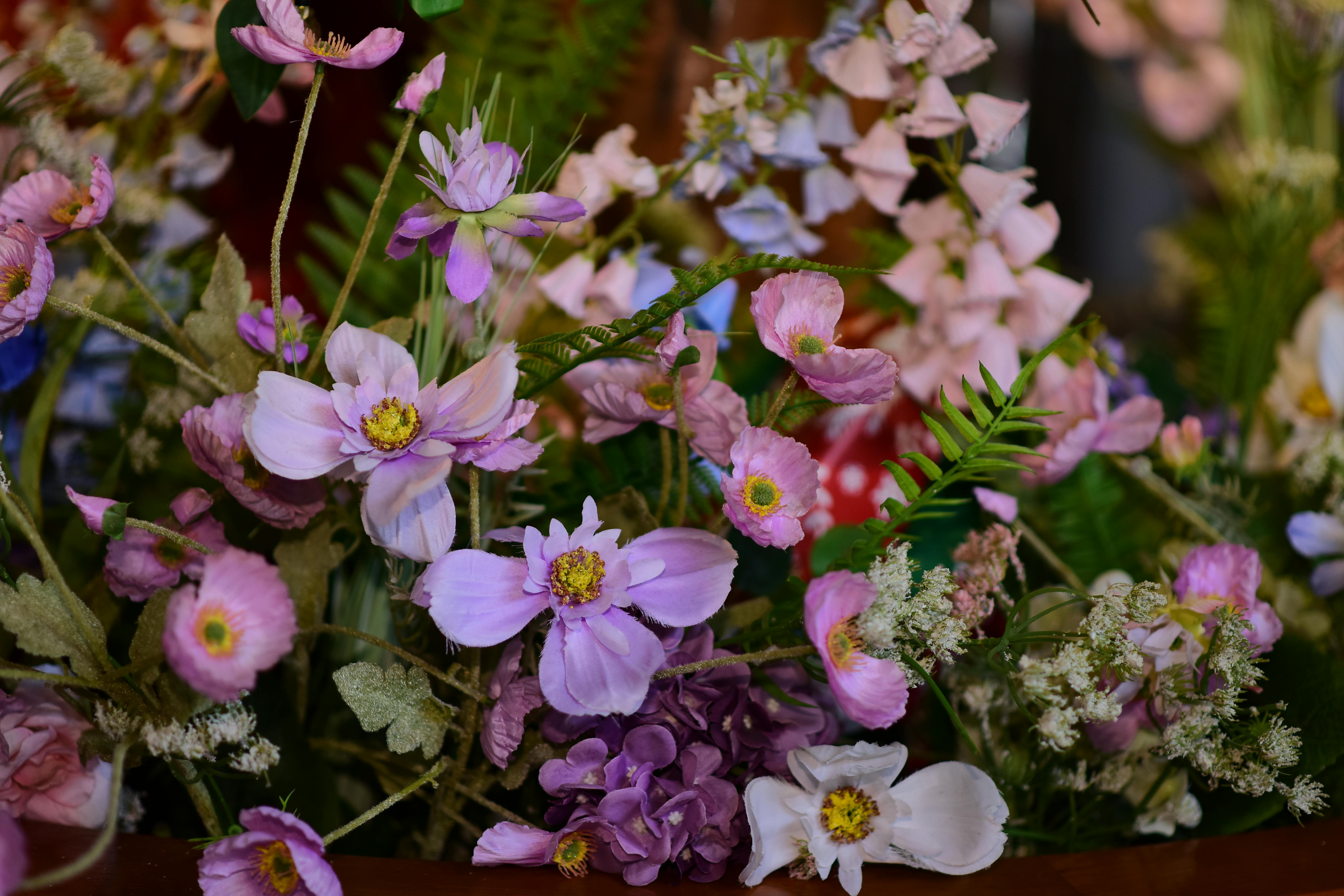 [ColoSach]-vibrant-close-up-of-a-diverse-floral-arrangement-featuring-pink-and-purple-blooms.