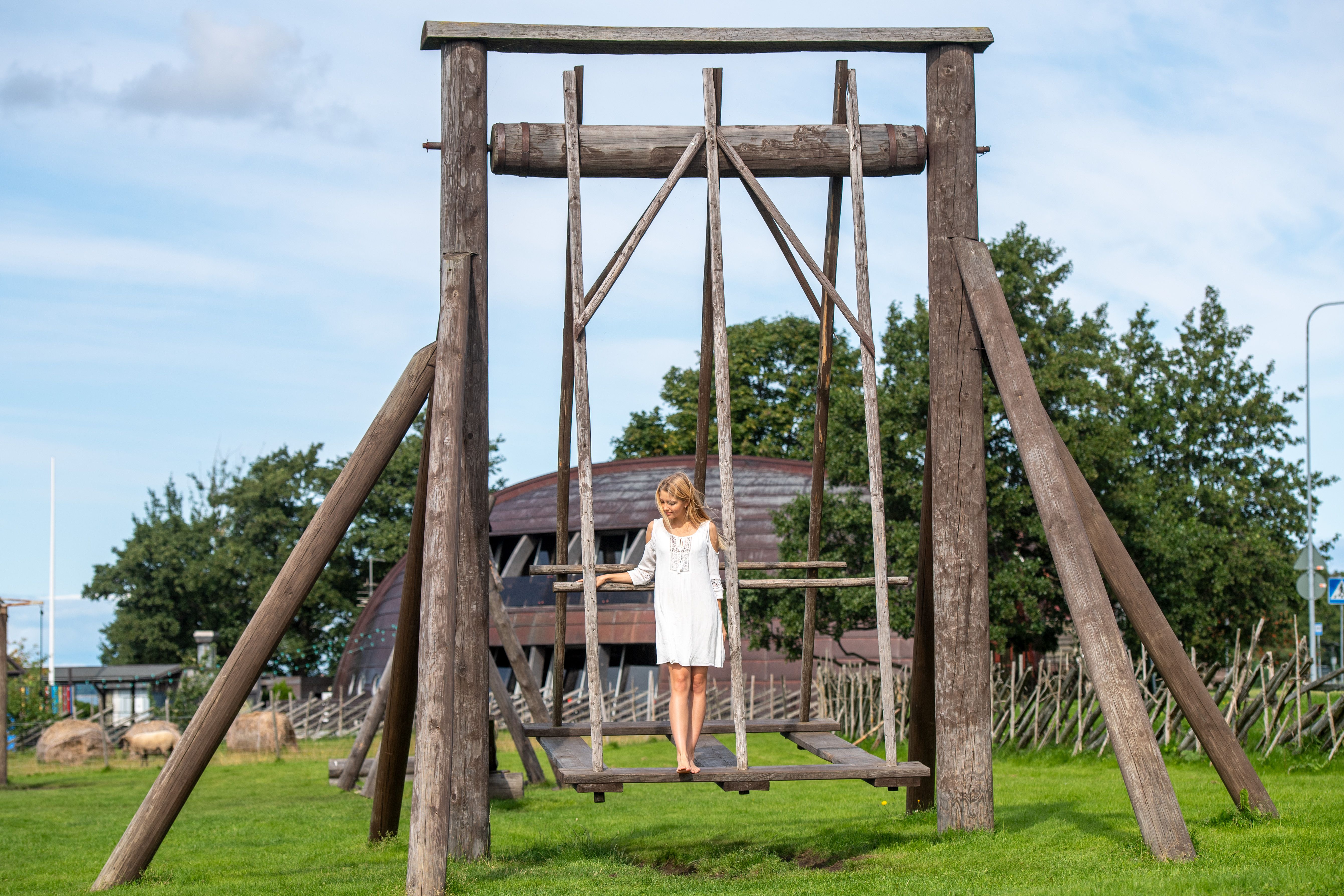Call at the Kõrtsi-Tõramaa visitor centre