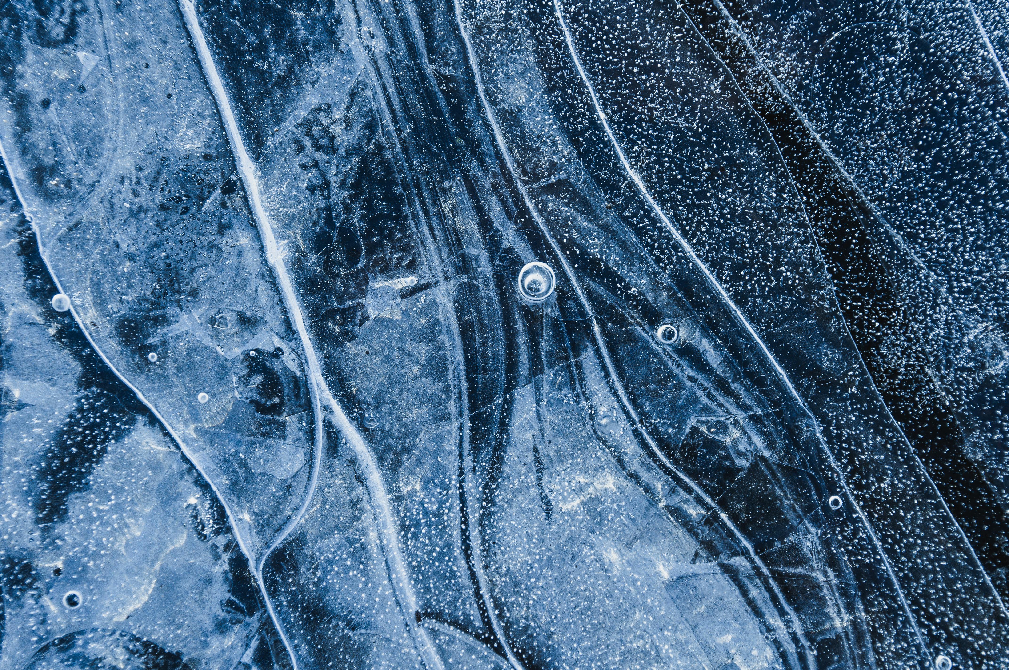Free Close-up of intricate frozen ice patterns showcasing unique natural textures on a cold winter day. Stock Photo