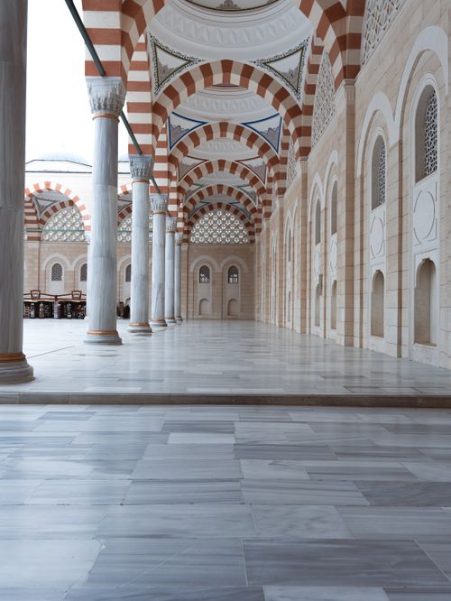 Free Explore the magnificent arches and columns of an Istanbul mosque's Islamic architecture. Stock Photo