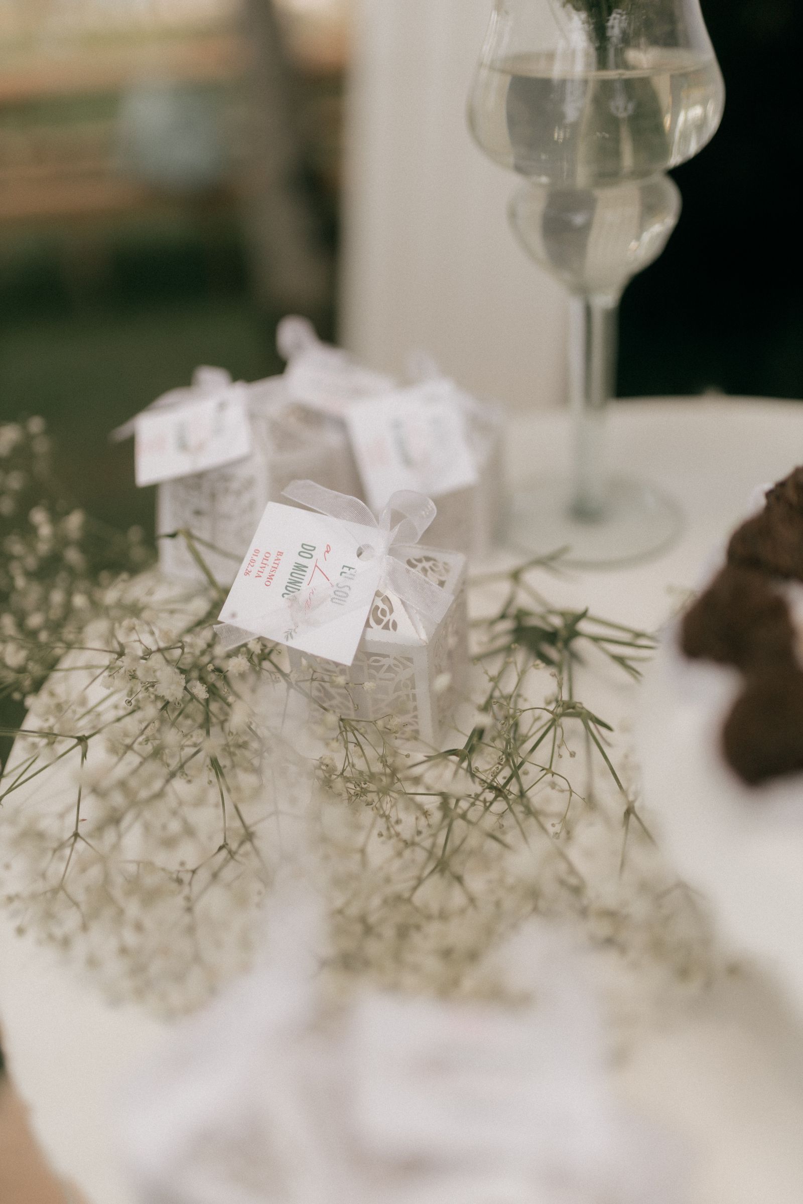 Small decorative gifts arranged on an elegant event table.