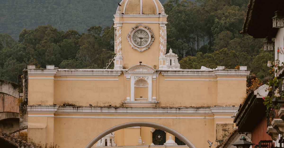 La influencia de los volcanes en la historia sísmica de Antigua Guatemala La influencia de los volcanes en la historia sísmica de Antigua Guatemala