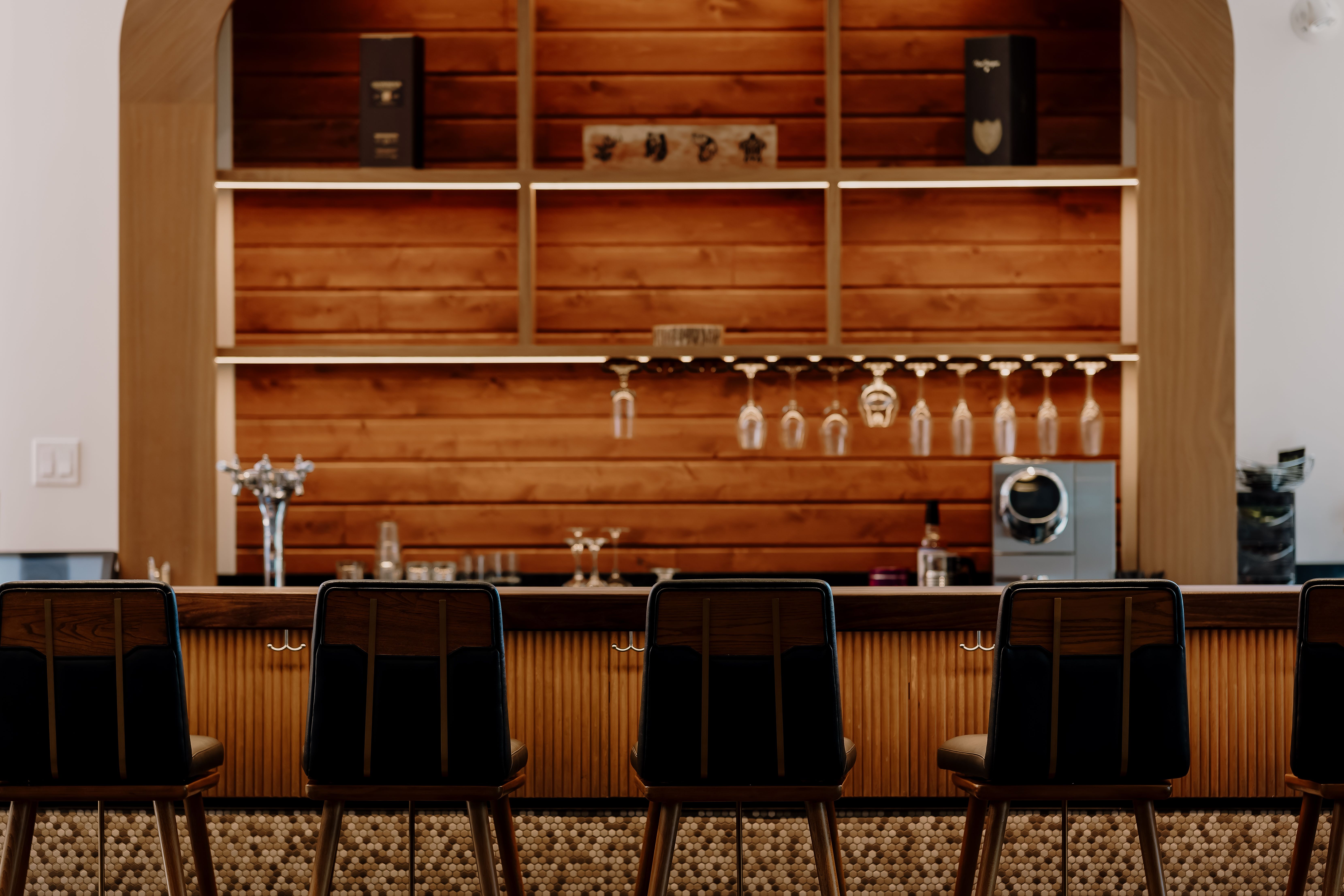 New Edina sports bar from Nolo’s owners bets on a summer opener — Photo by Guillaume Dhalluin on Pexels