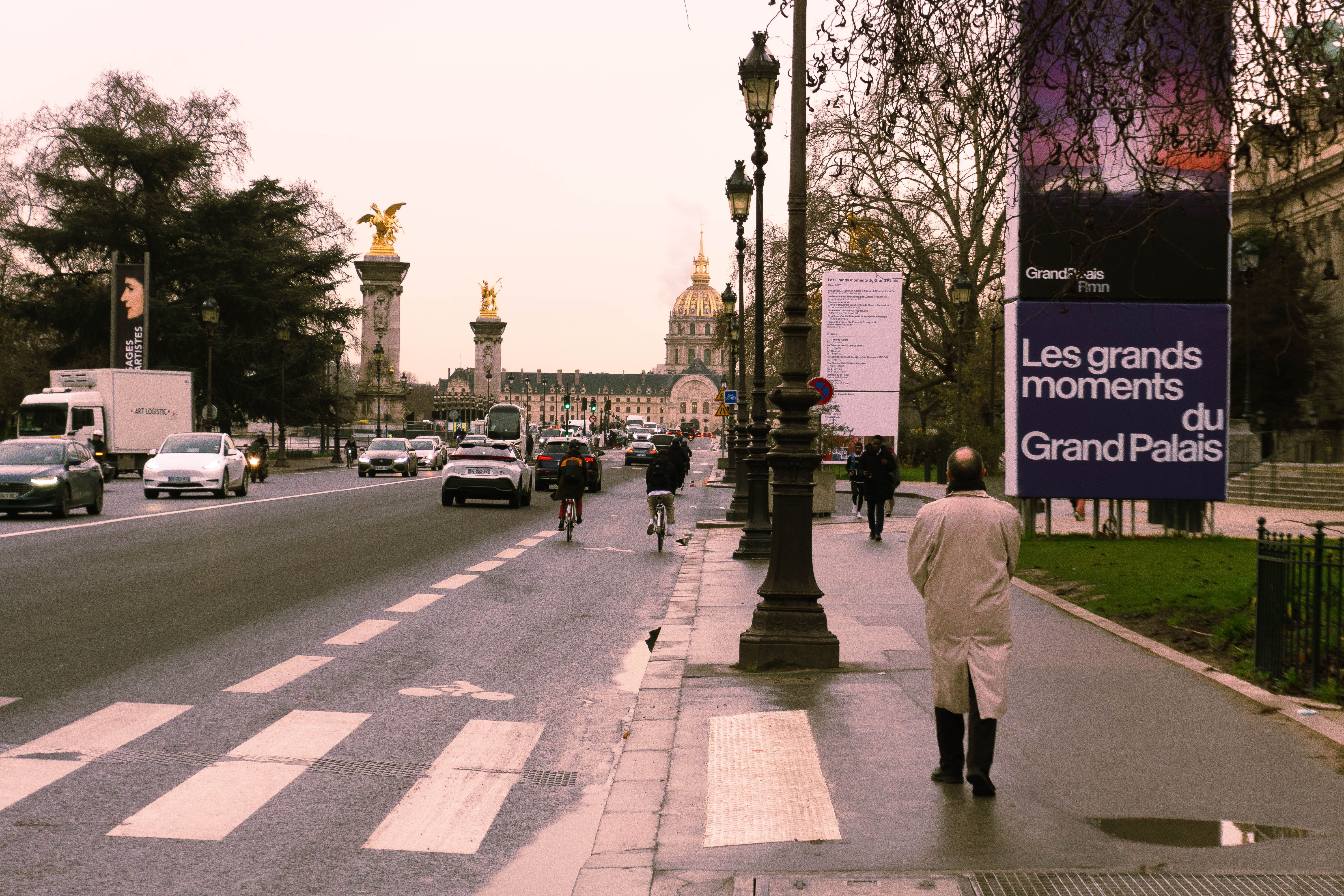 A Parisian street scene capturing Les Invalides and lively pedestrian activity.