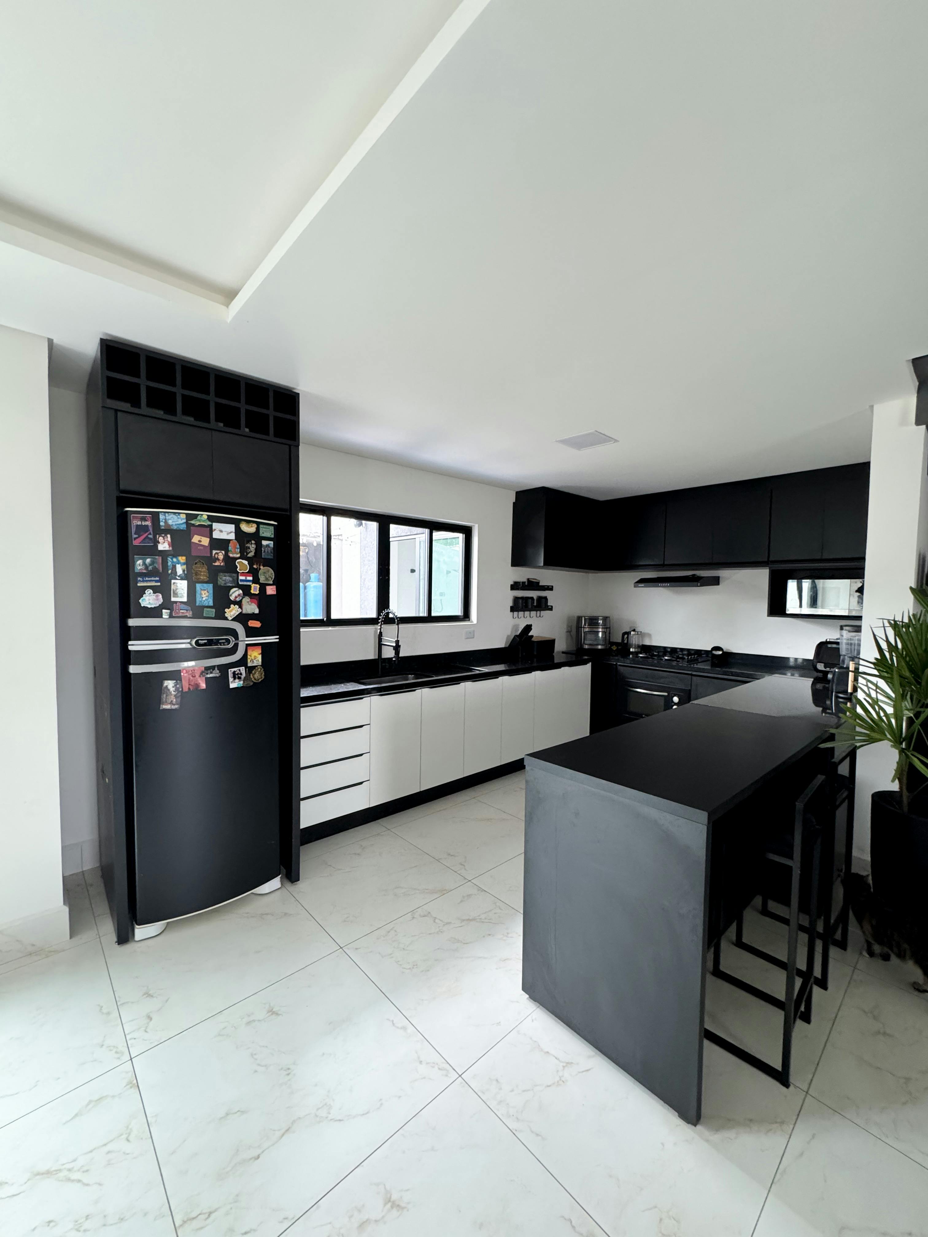 Picture of Polibi 31.5'' Round Tempered Glass Coffee Table with Chrome ... - Amazon