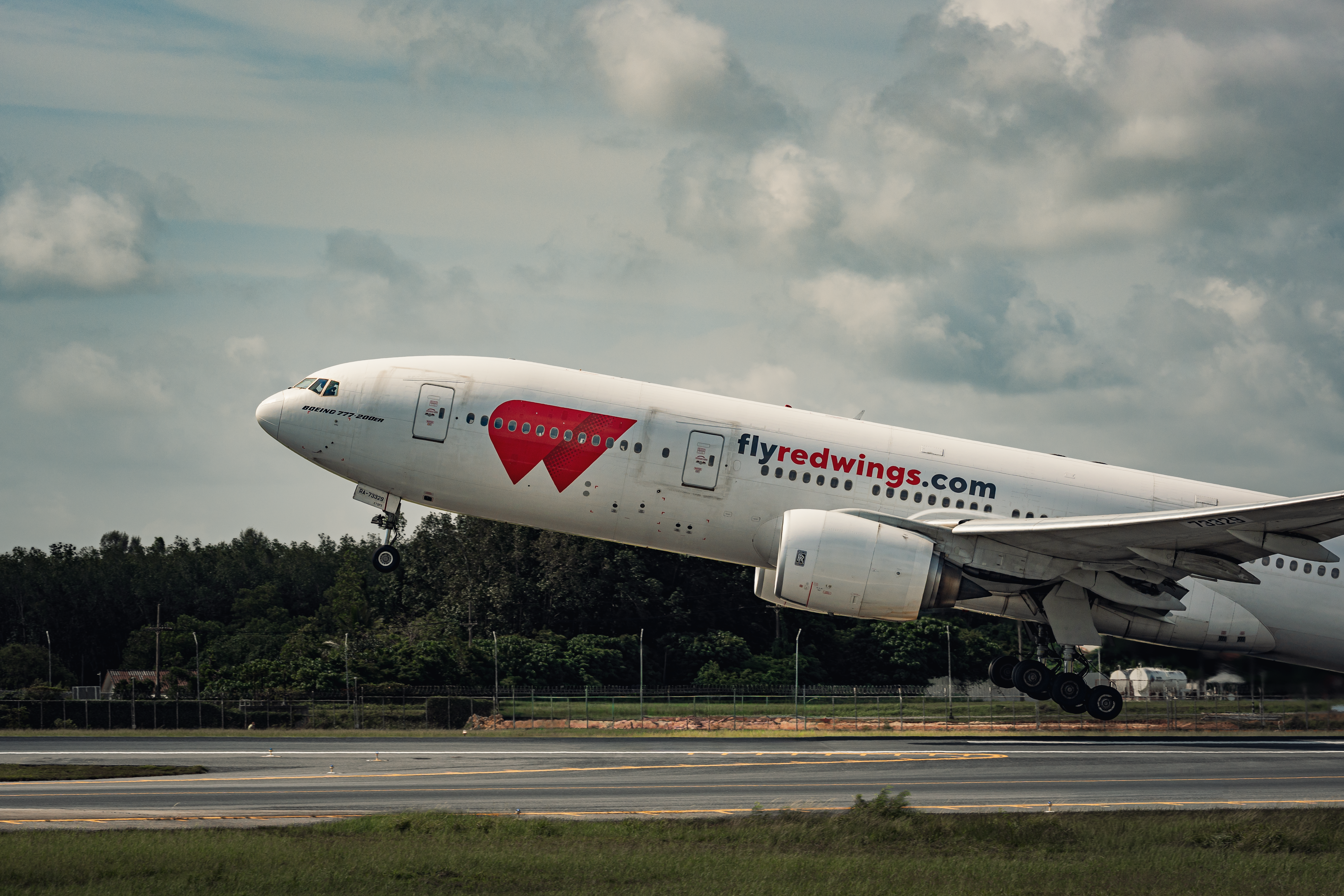 Guide To Earning And Redeeming Frequent Flyer Miles — Photo by Optical Chemist on Pexels