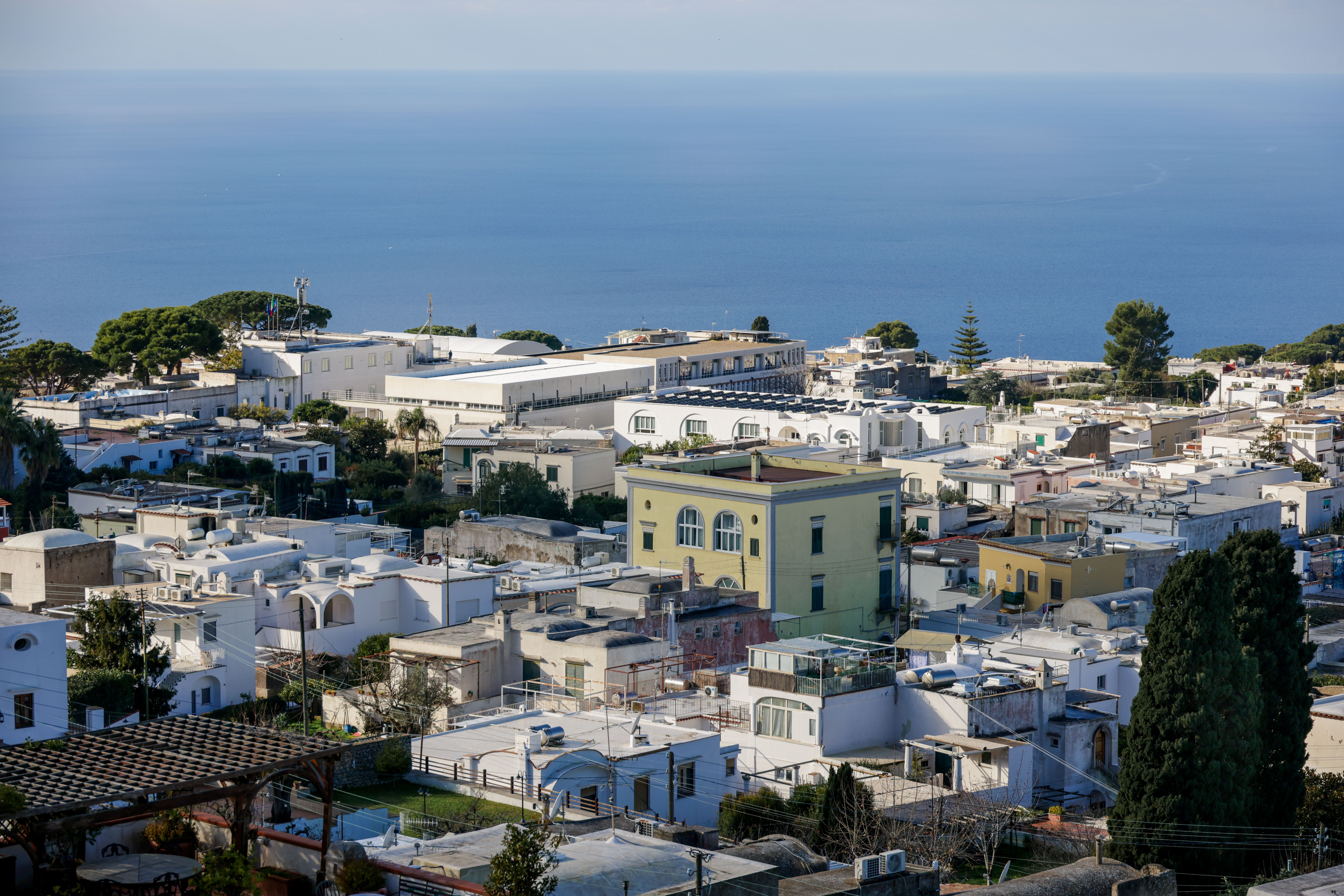 Hybrid Inverter or String Inverter for a Cyprus System — illustrasjonsbilde