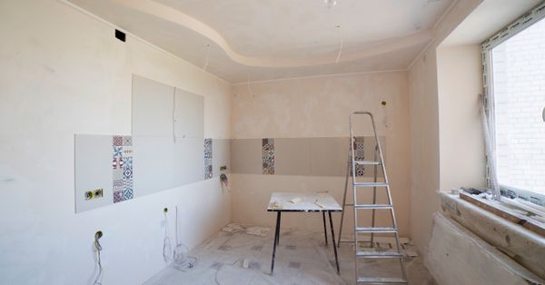Innenausbau bewerten beim Hauskauf: Bodenbeläge, Materialien & Folgekosten