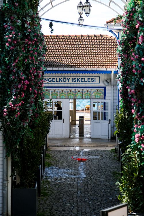 Free Picturesque view of Çengelköy Pier with floral archway in Istanbul. Stock Photo