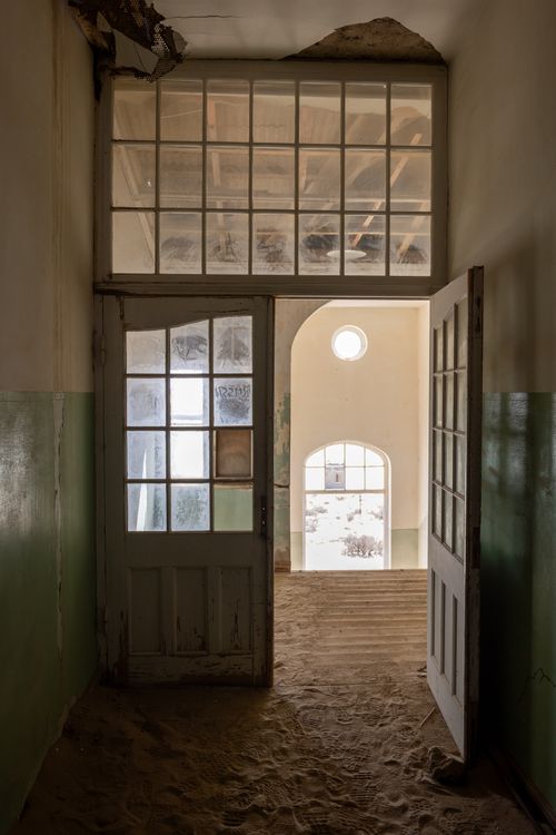 Free Deserted building interior filled with sand in Namibia, showcasing decay. Stock Photo