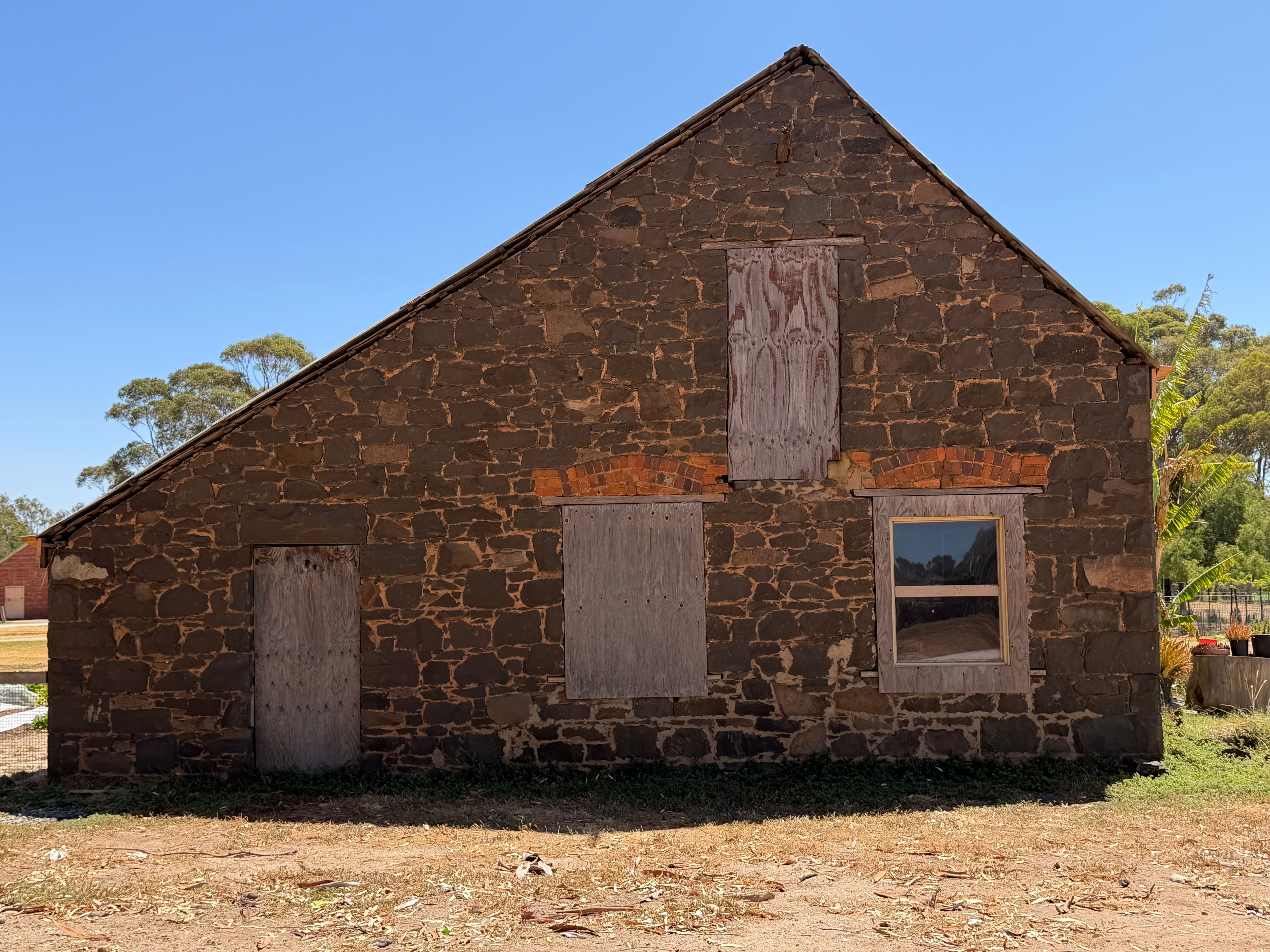 The historic exterior of Robbie Burns Hotel Wyndham, showing original 19th-century architecture