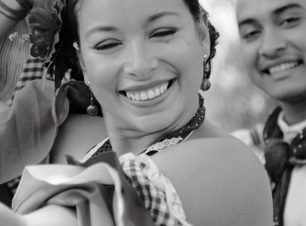 Online dating: starting a conversation on a niche platform