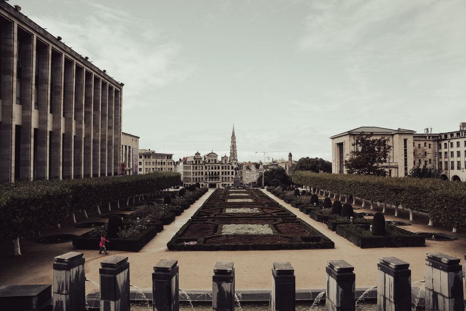 A stunning view of the Mont des Arts Garden in Brussels, showcasing classic European architecture.