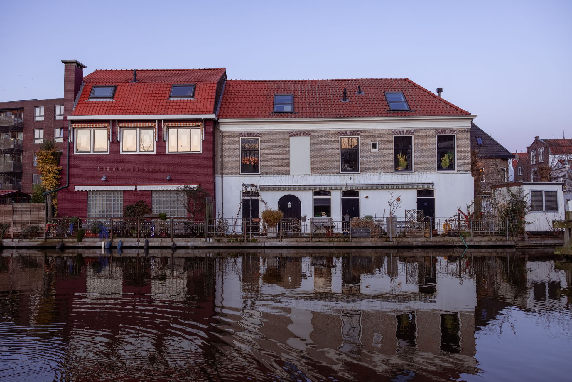 Water stroomt uit flat in Veenendaal