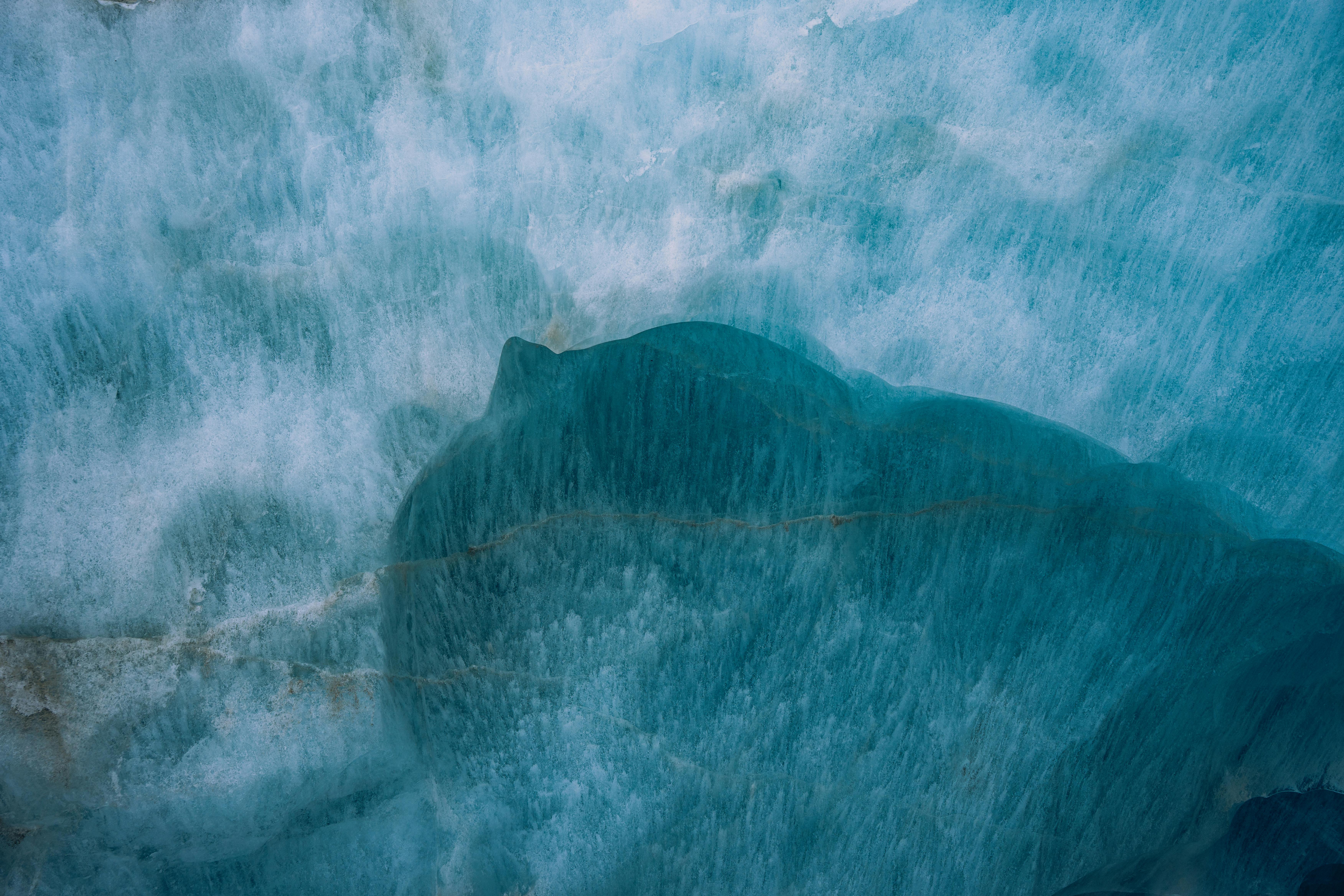 De franc Una impressionant vista abstracta de la textura blava glacial d'una glacera. Foto d'estoc