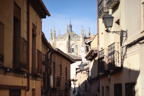 Free A picturesque street in Toledo, Spain, with a view of the Toledo Cathedral's stunning architecture. Stock Photo