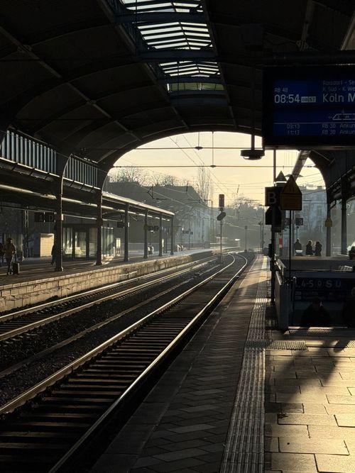 Free Quiet morning at Bonn train station with sunlit platform and empty tracks. Stock Photo