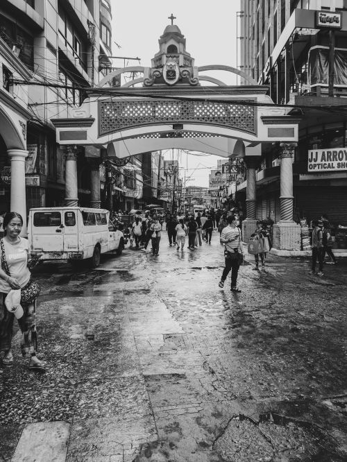 Free Black and white photo capturing daily life and architecture in Quiapo, Manila. Stock Photo