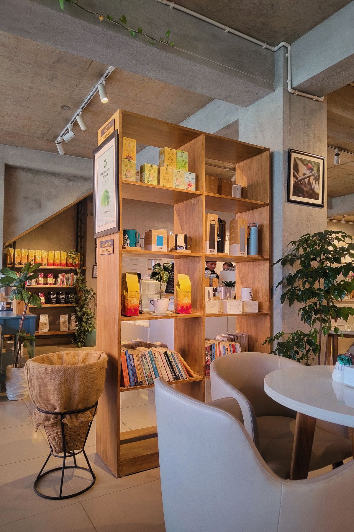 Thiết kế nội thất quán cafe sách đẹp 01