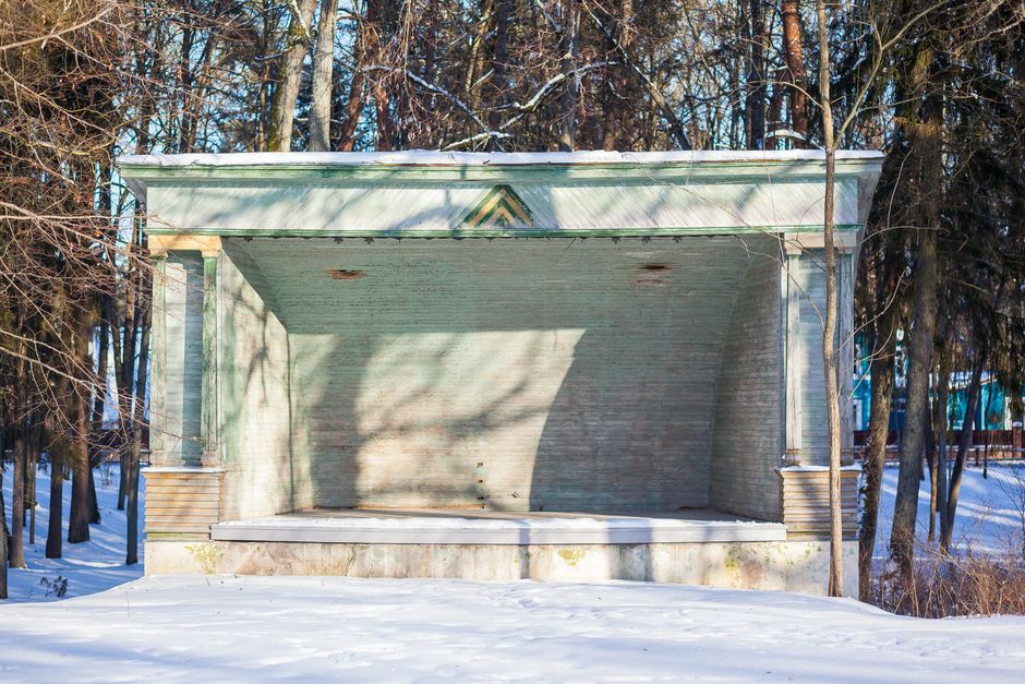 full|wooden stage