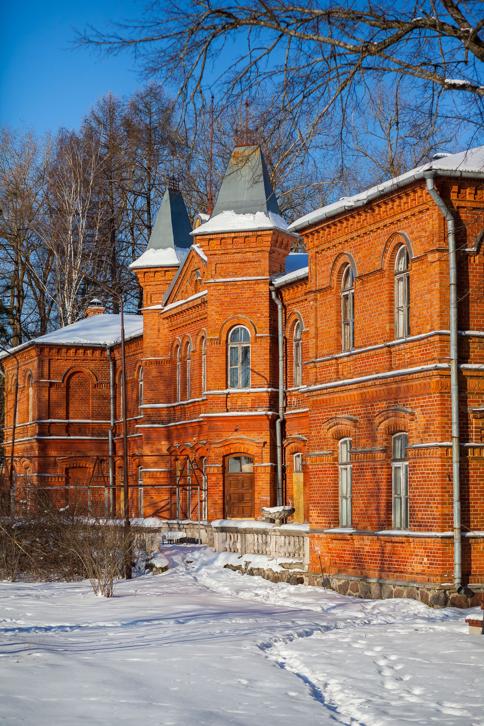 Historic Brick Building in Winter Landscape · Free Stock Photo