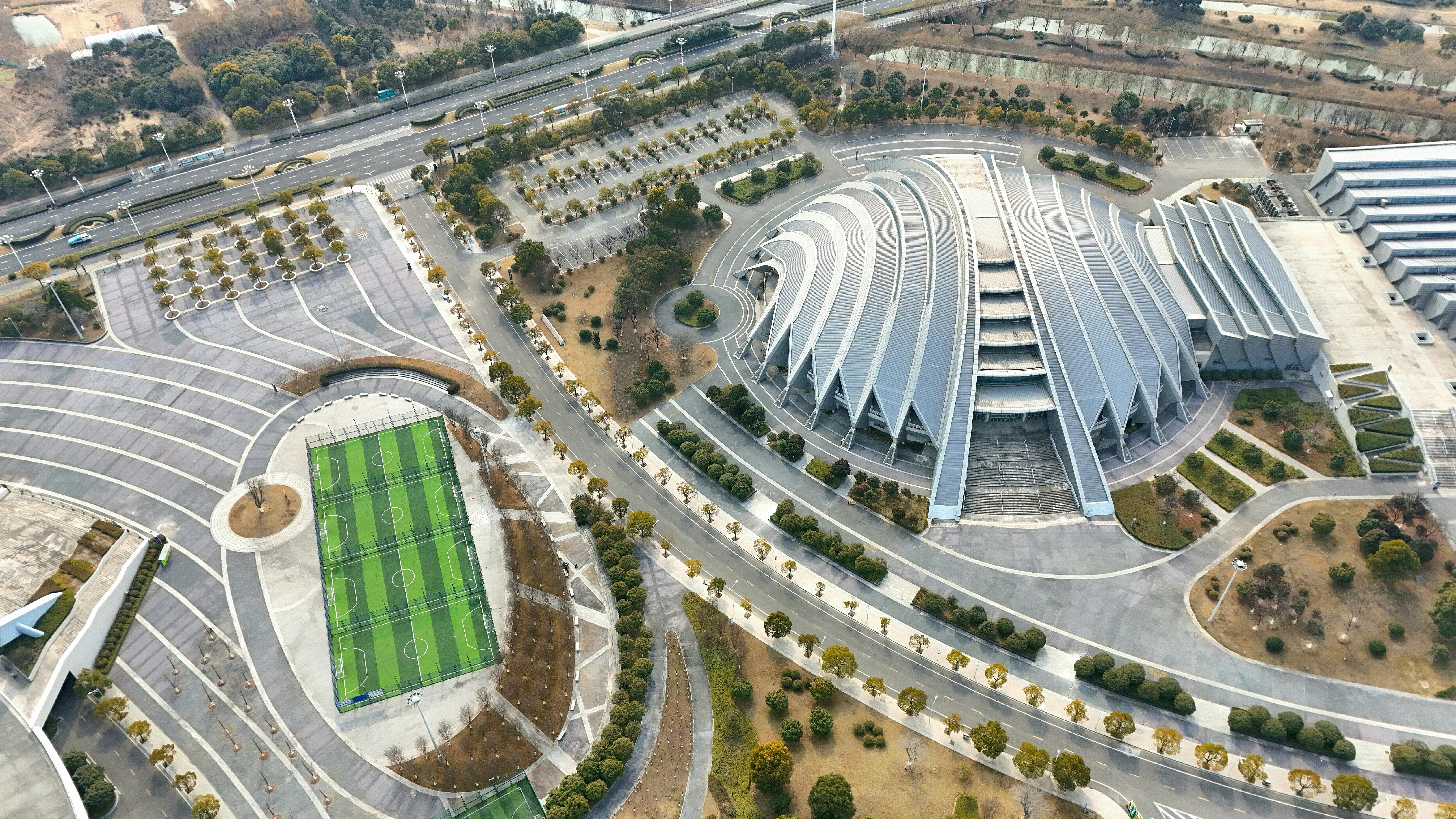 Ghana's Banking Sector Shows Dual Growth Signals as Retail Innovation and Public Market Expansion Reshape Competition