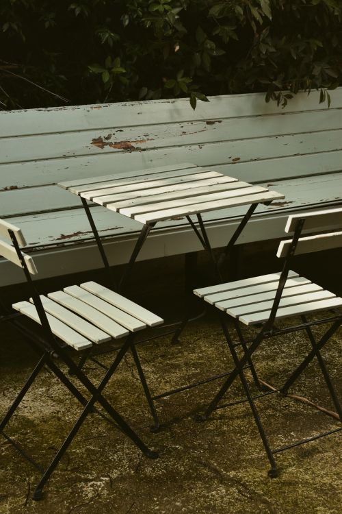Free Charming rustic seating arrangement in an outdoor garden setting in Bursa, Türkiye. Stock Photo