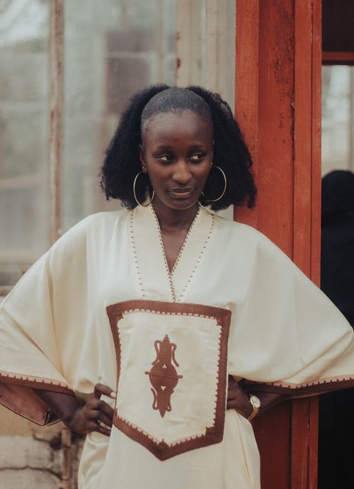 Free Elegant portrait of a woman in traditional African clothing standing confidently outdoors. Stock Photo